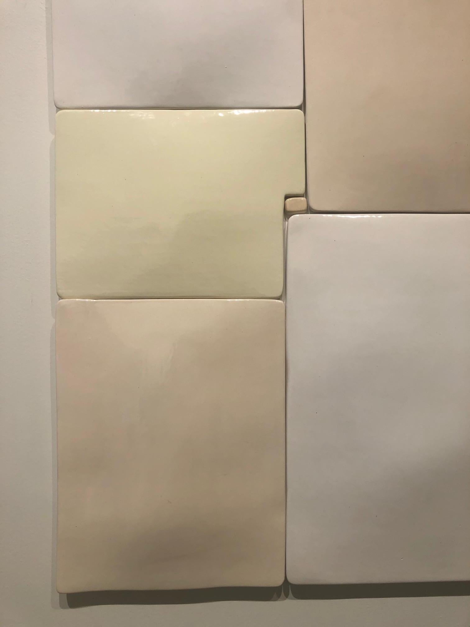 Mondrian III / minimalistische Wandskulptur aus Keramik - Creme, Weiß, neutral im Angebot 1