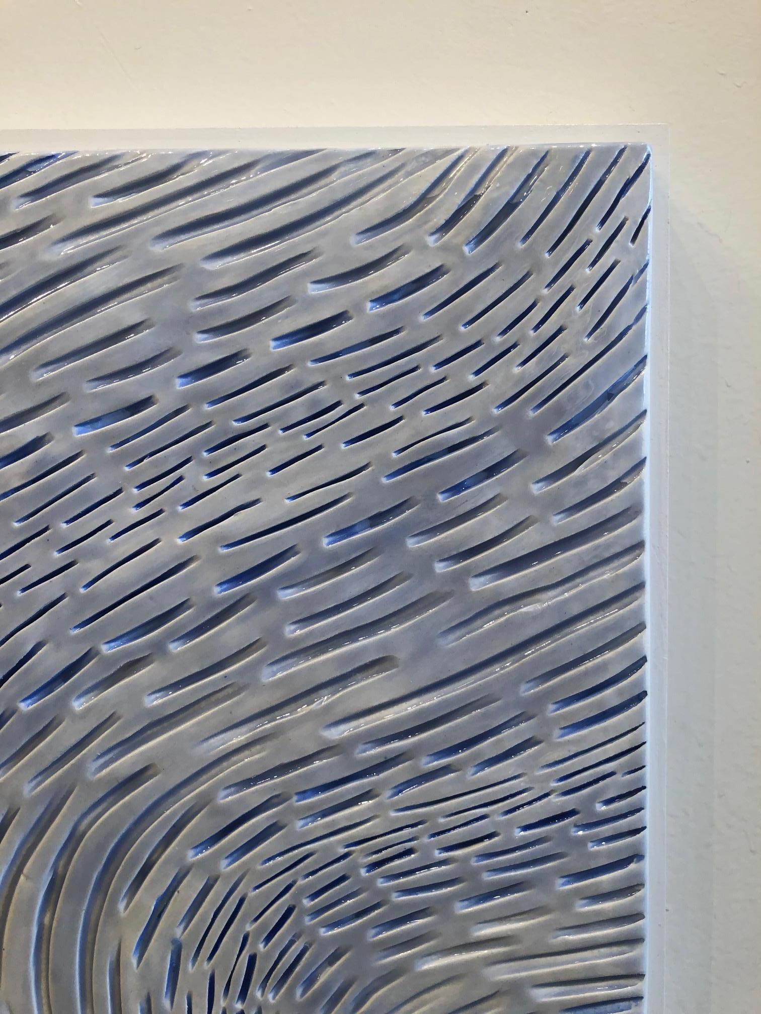 Op Art Redux II / Keramik-Wandskulptur - blau, weiß, 3D  im Angebot 1