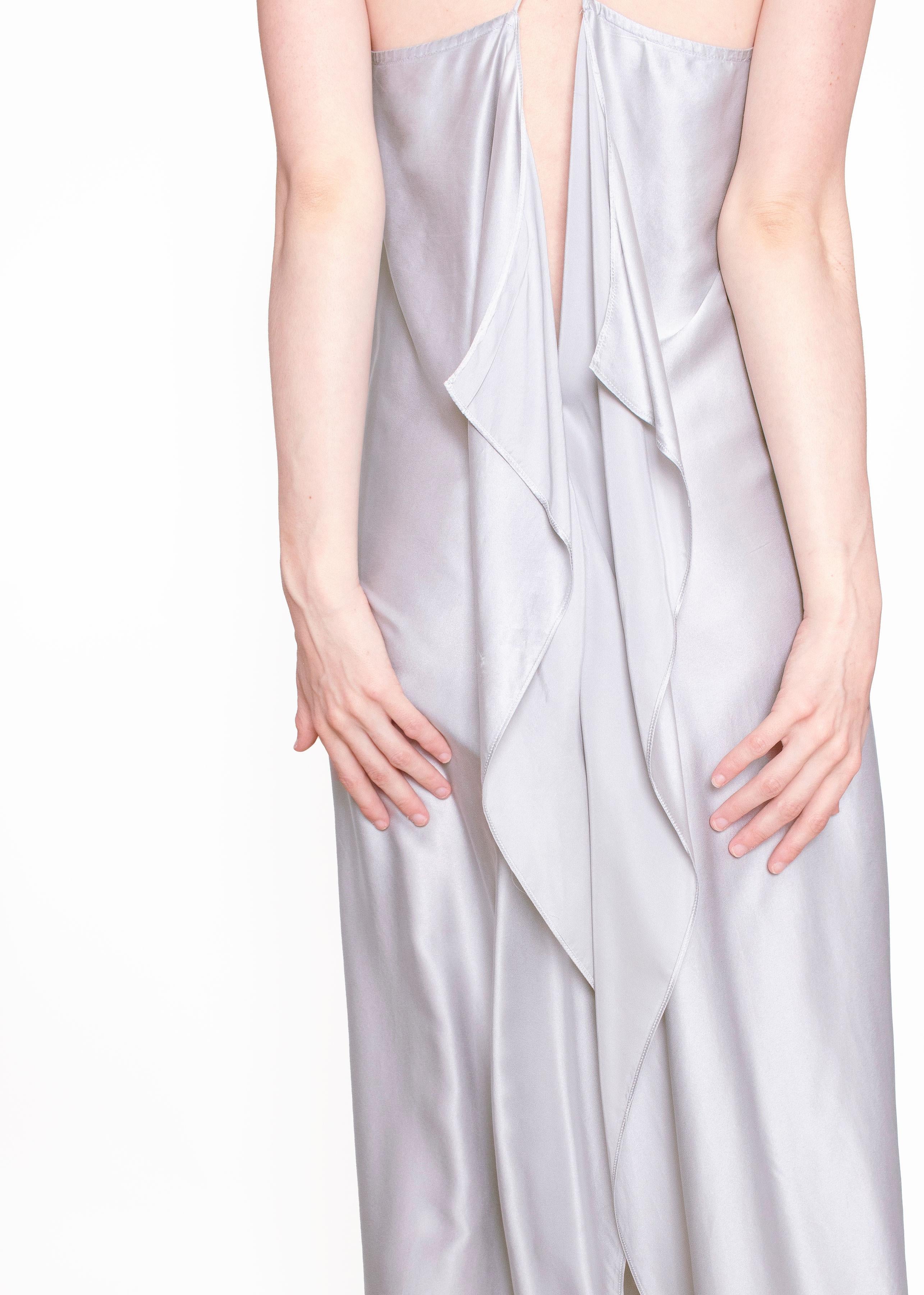 Jane Booke Silbernes Slip-Kleid mit Kreuzrücken für Damen oder Herren im Angebot