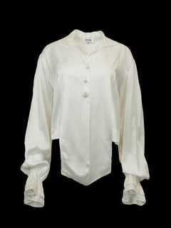 Blusa pirata de Jane Booke con botones delanteros de seda blanca