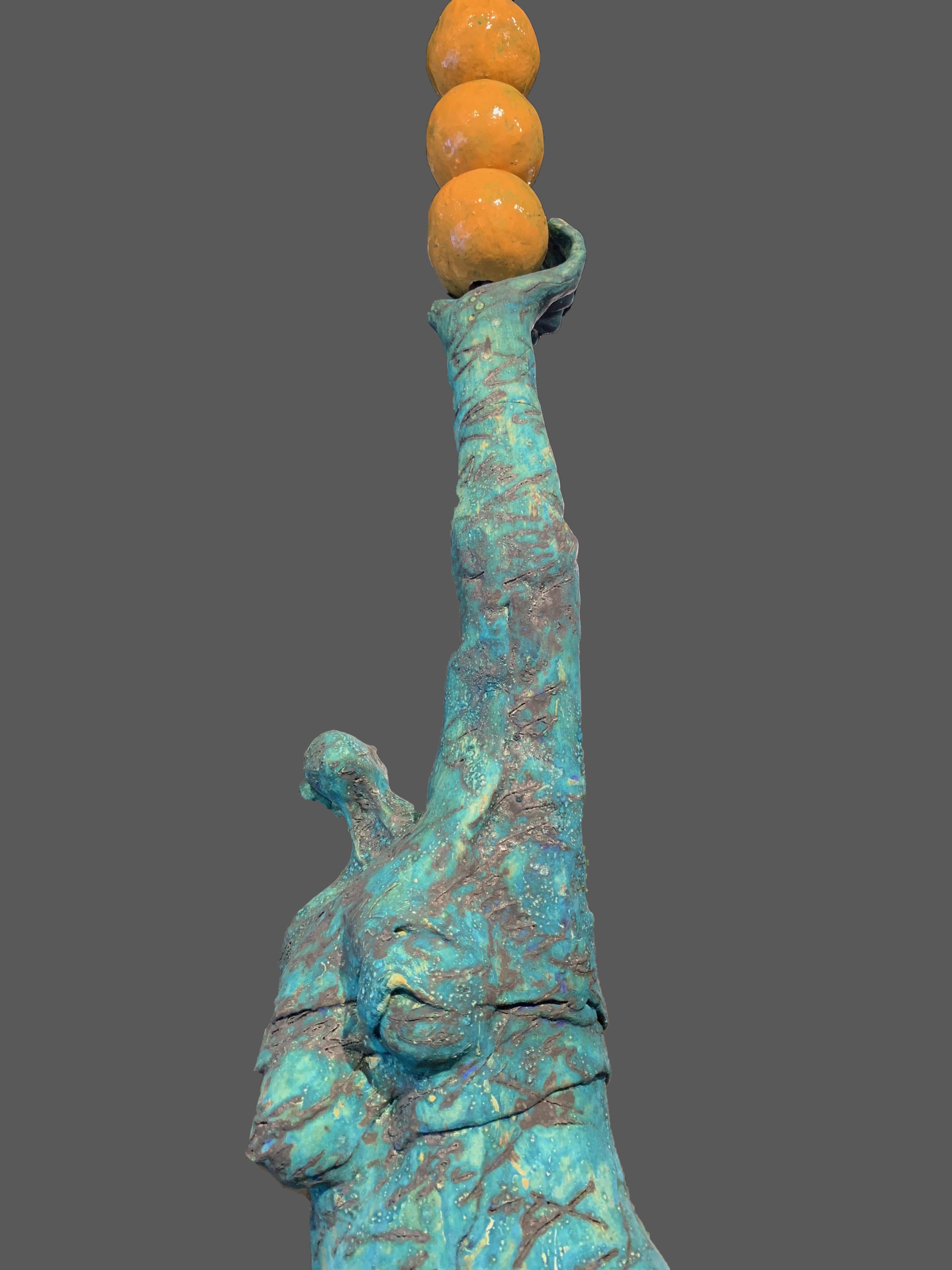Jane Burton. Sculpture originale figurative surdimensionnée en céramique bleue « On Point ». 2