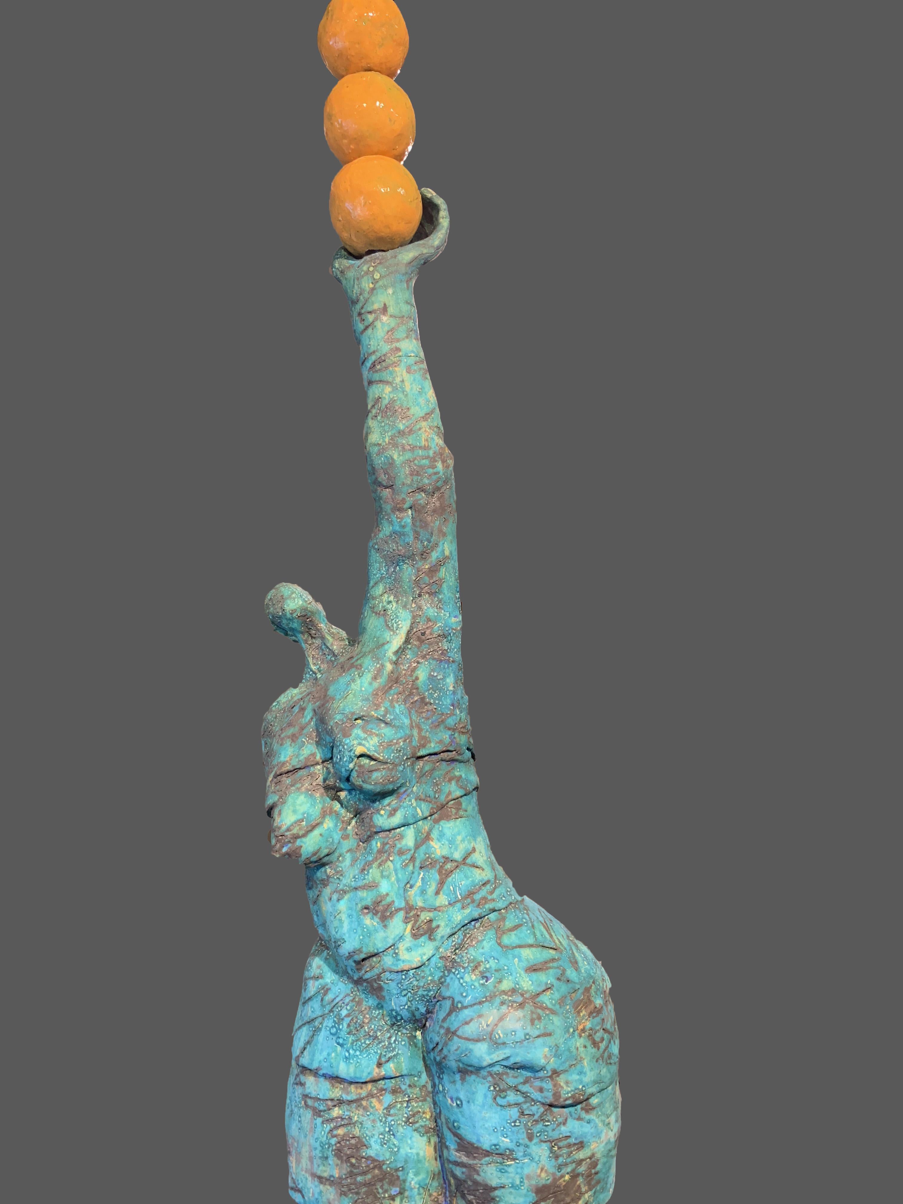 Jane Burton. Sculpture originale figurative surdimensionnée en céramique bleue « On Point ». 7