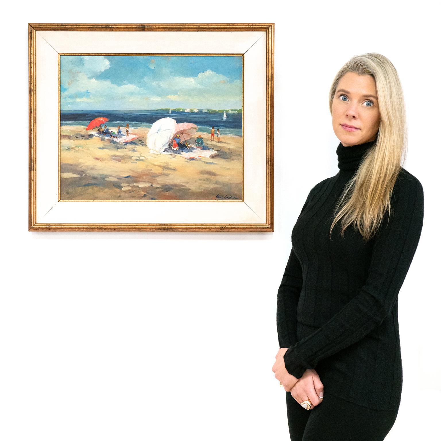 Circa 1960s, huile sur toile de Jane Carlson, américaine. Connue pour son style impressionniste et ses délicates teintes vives, Jane Carlson est issue d'une longue lignée d'artistes. Cette peinture atmosphérique de baigneurs et de parasols sur la