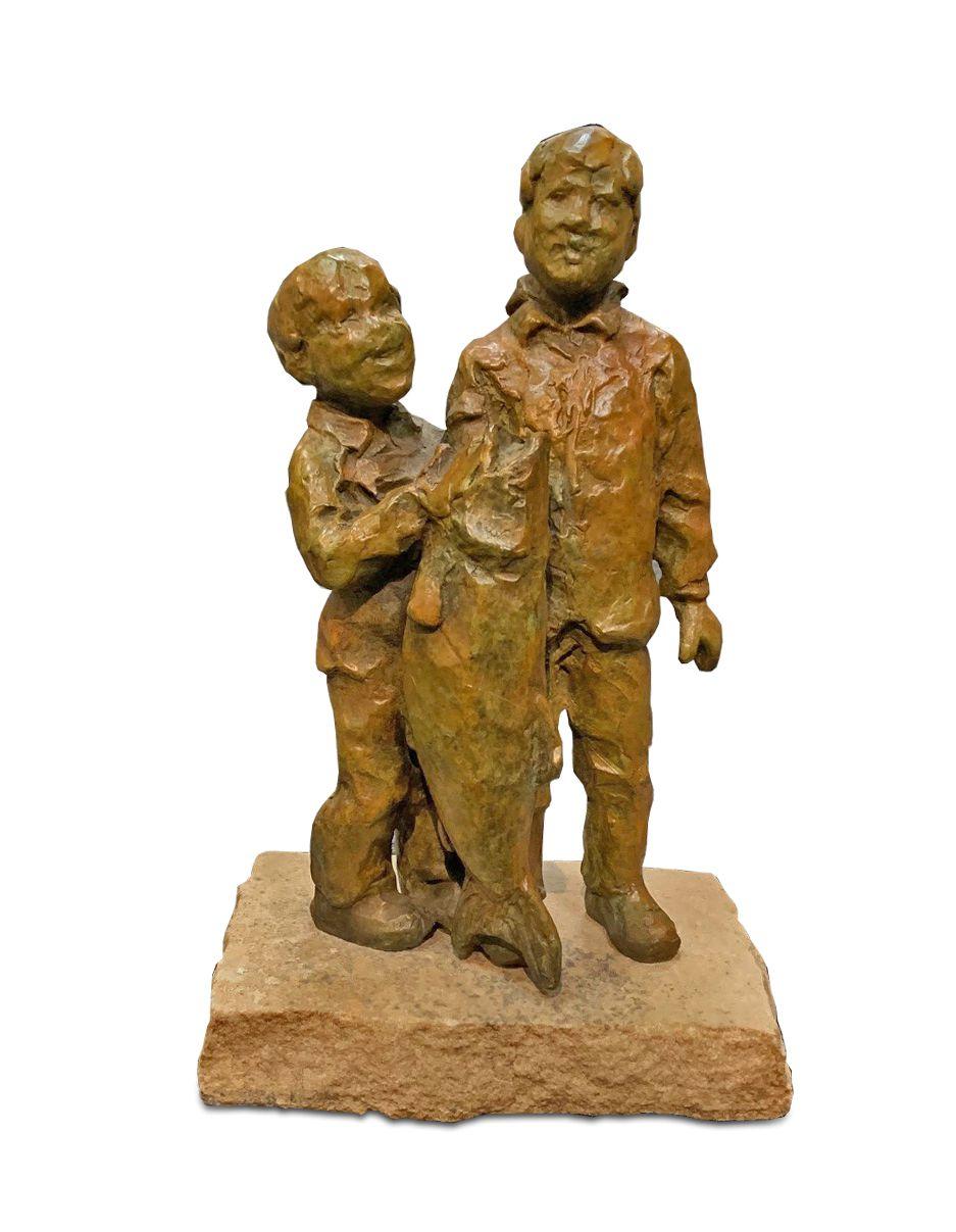 Figurative Sculpture de Jane DeDecker - La historia de Big Fish