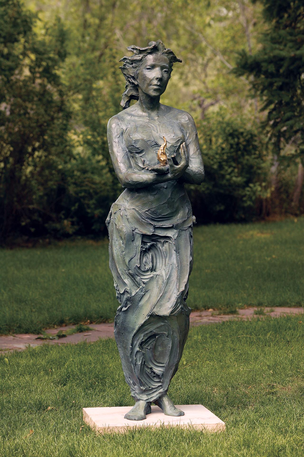 Feuer, 72 Zoll hohe Bronze – Sculpture von Jane DeDecker