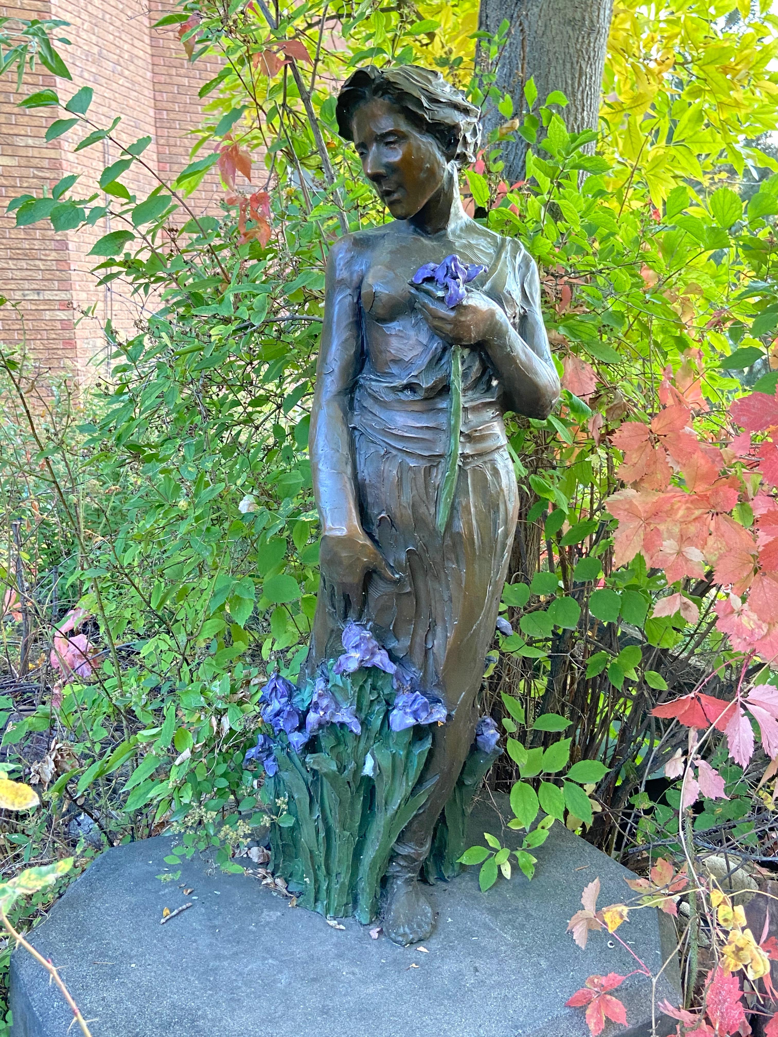 Jane DeDecker Figurative Sculpture - Iris