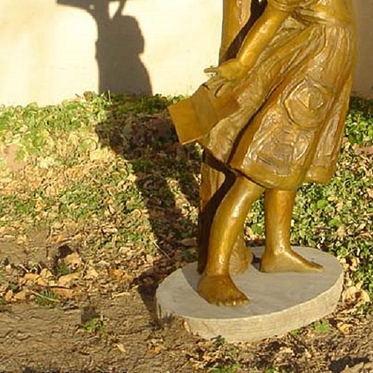 Briefe mit Liebesbriefen (Gold), Figurative Sculpture, von Jane DeDecker
