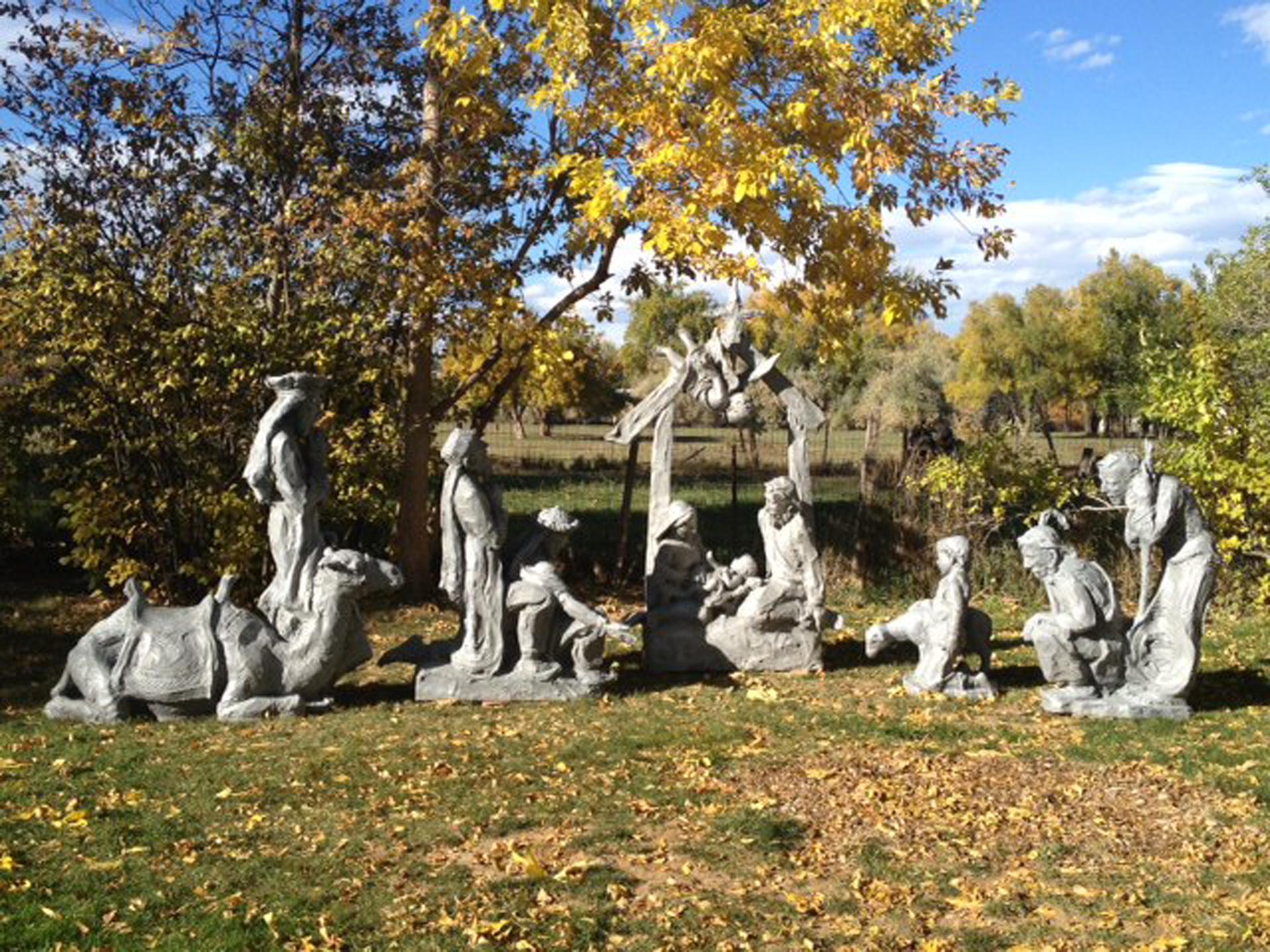 Il Presente (Presepe) alto 90 pollici in alluminio fuso in vendita 2