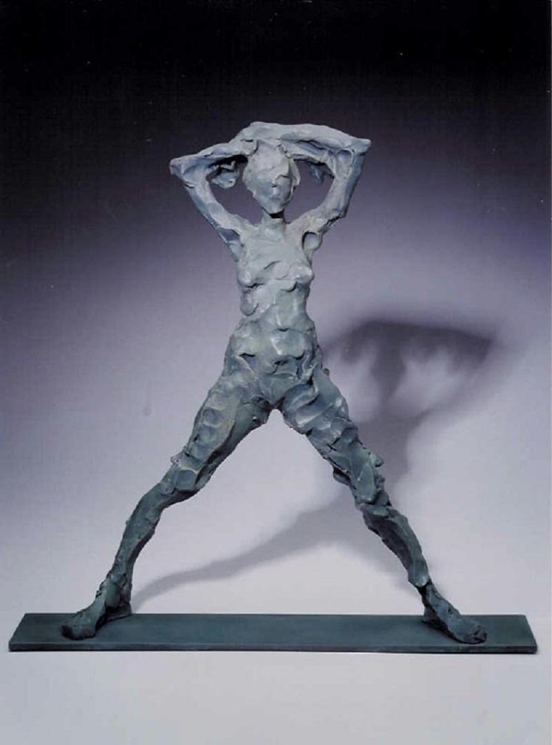 Jane DeDecker Figurative Sculpture – Die vitruvianische Frau