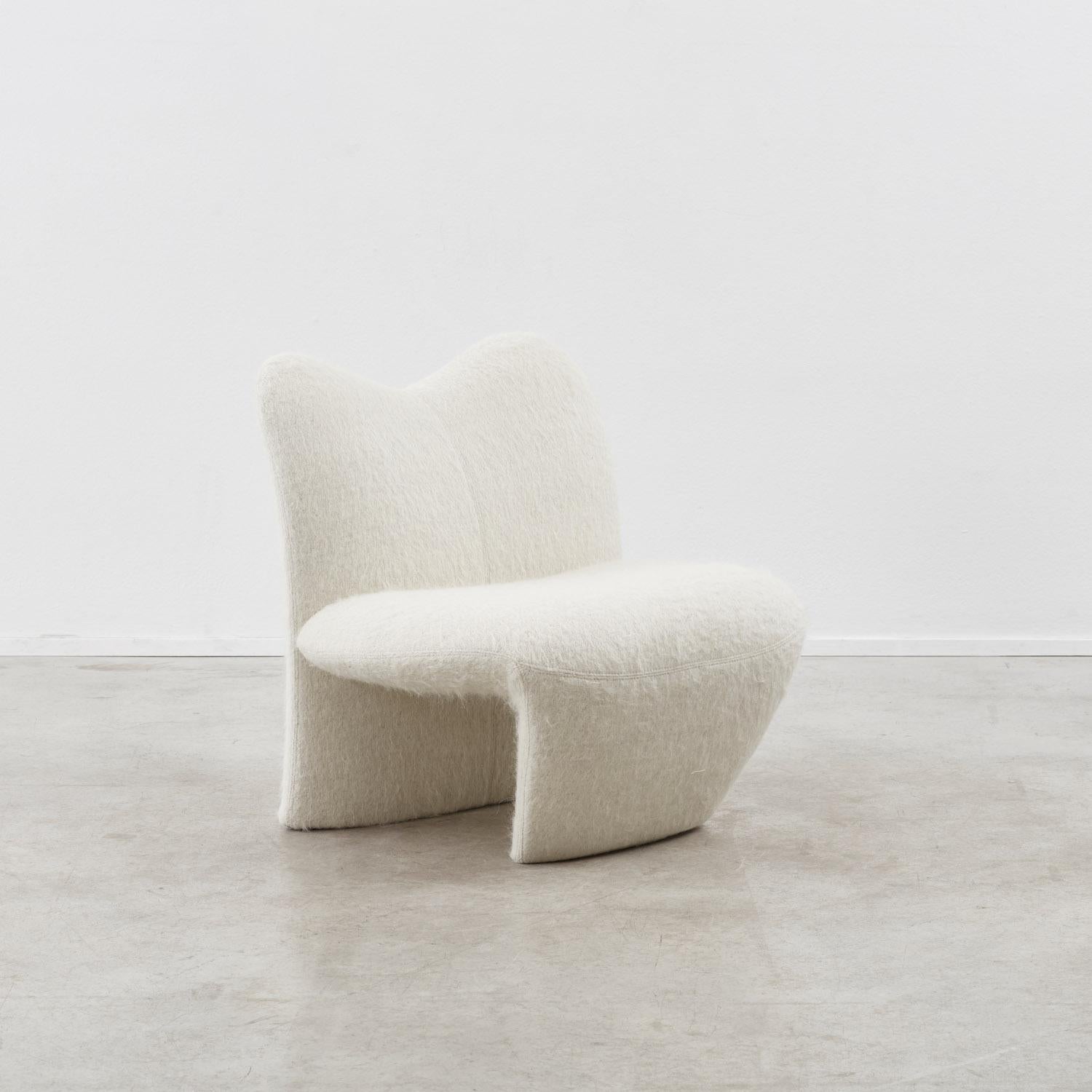 Jane Dillon (1943-heute) studierte in den späten 1960er Jahren bei Ettore Sottsass und entwarf später Designs für Habitat und Conran Associates. Dieser Stuhl, eine Collaboration mit Peter Wheeler aus den frühen 1990er Jahren, ist Teil der Sammlung