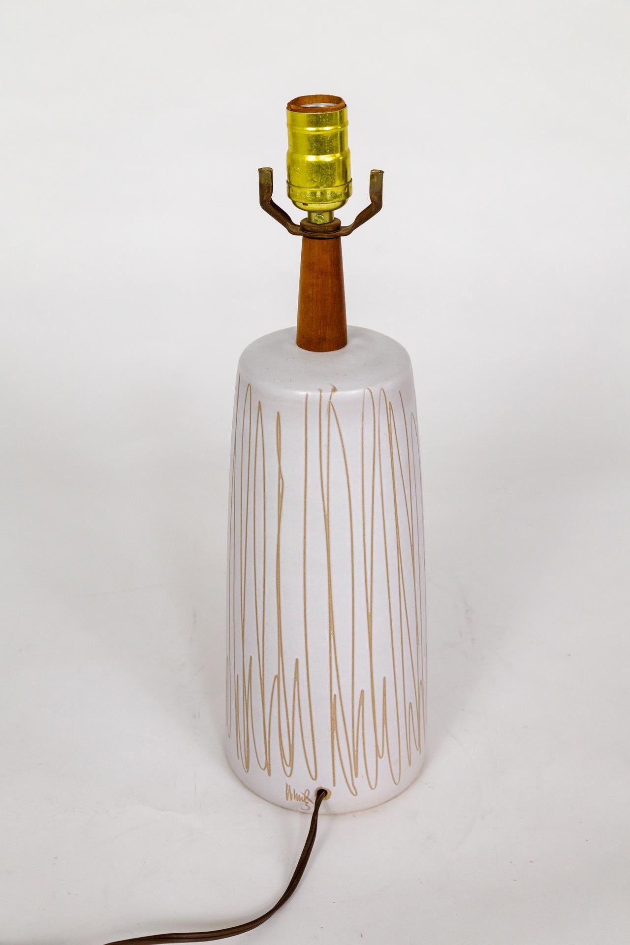 Jane & Gorden Martz Scribbled White Ceramic Table Lamp In Good Condition For Sale In San Francisco, CA
