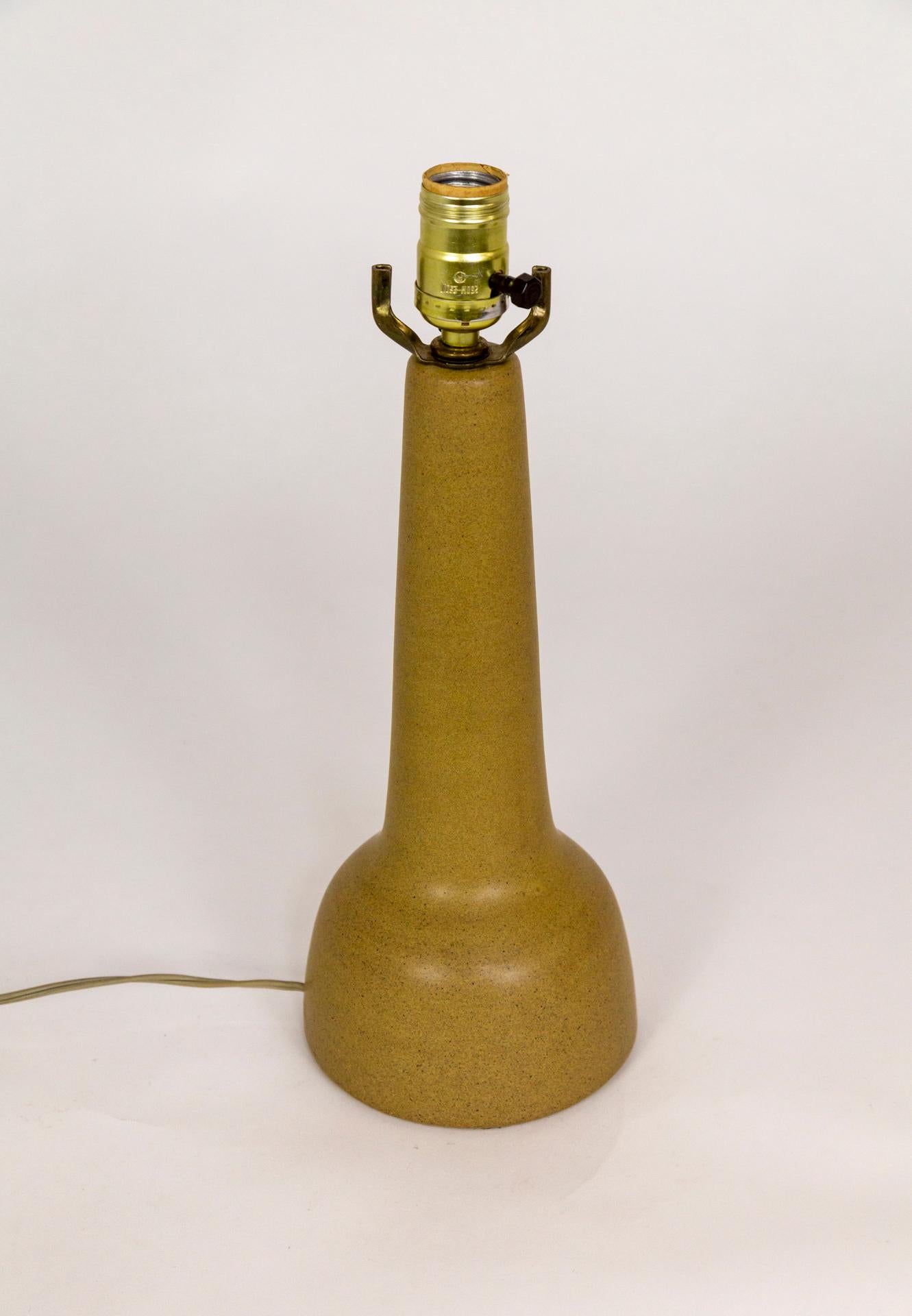 Mid-Century Modern Jane & Gorden Martz Tan Ceramic Table Lamp For Sale