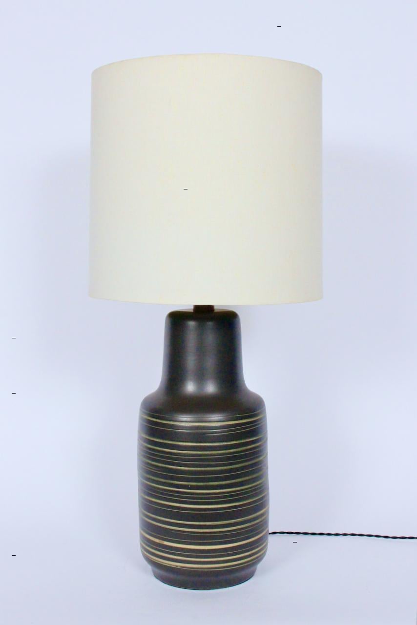 Jane & Gordon Martz for Marshall Studios Olive & Tan Incised Table Lamp For Sale 8