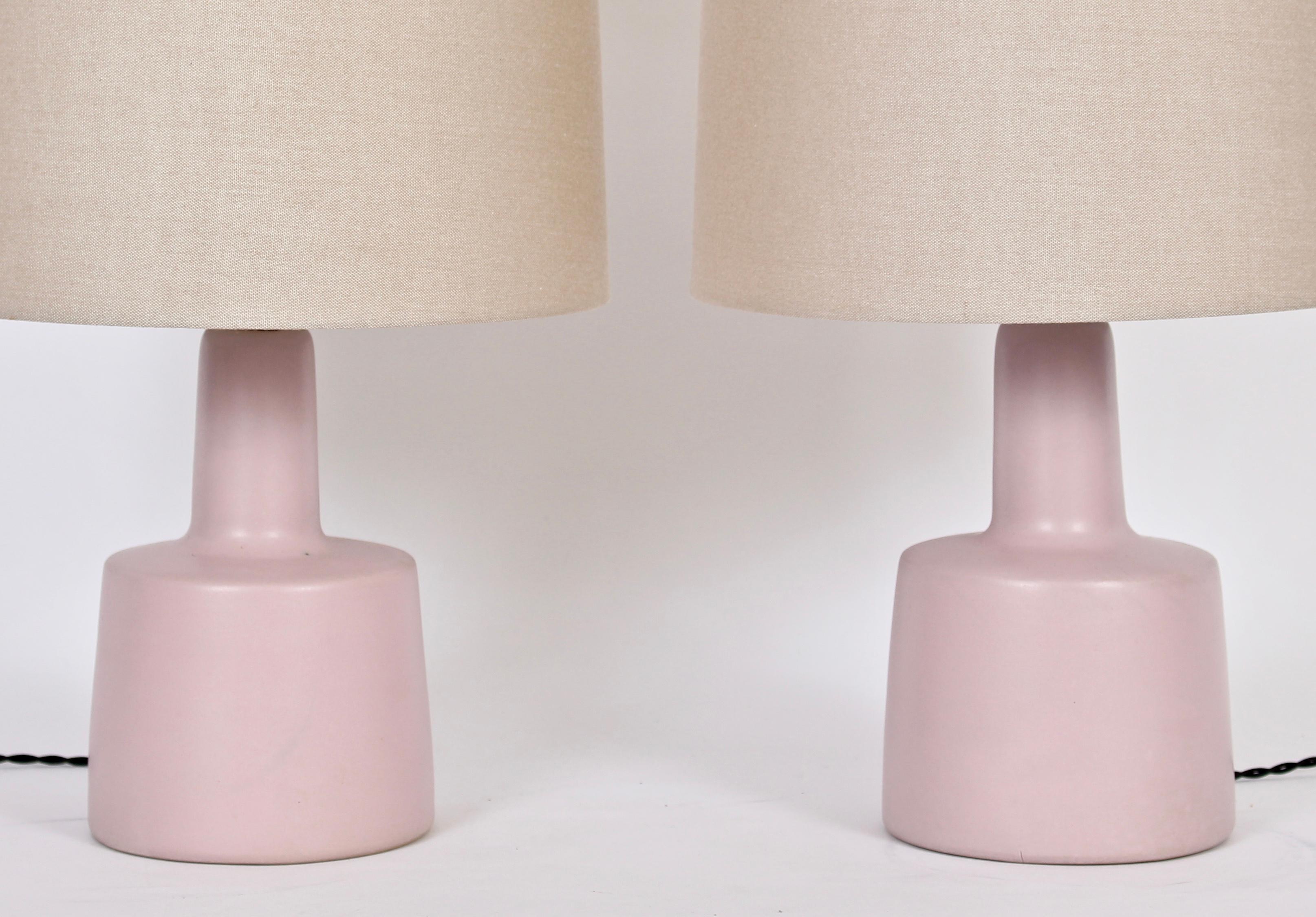 Mid-Century Modern Jane & Gordon Martz for Marshall Studios Pair Dusty Rose Stoneware Bedside Lamps