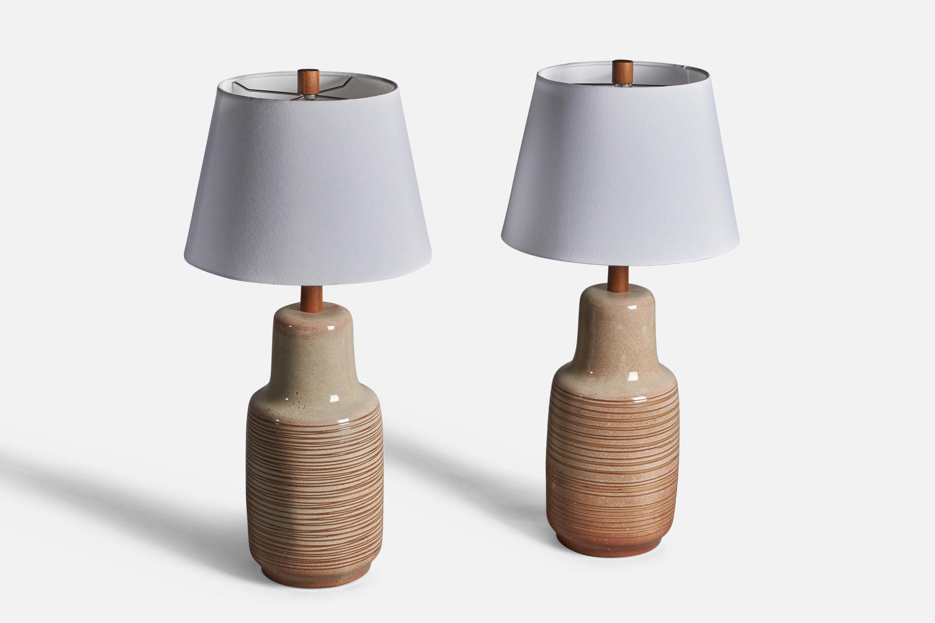 A pair of large brown-glazed and handpainted ceramic and walnut table lamps, designed by Jane & Gordon Martz and produced by Marshall Studios, USA, 1960s.

span data-mce-fragment=