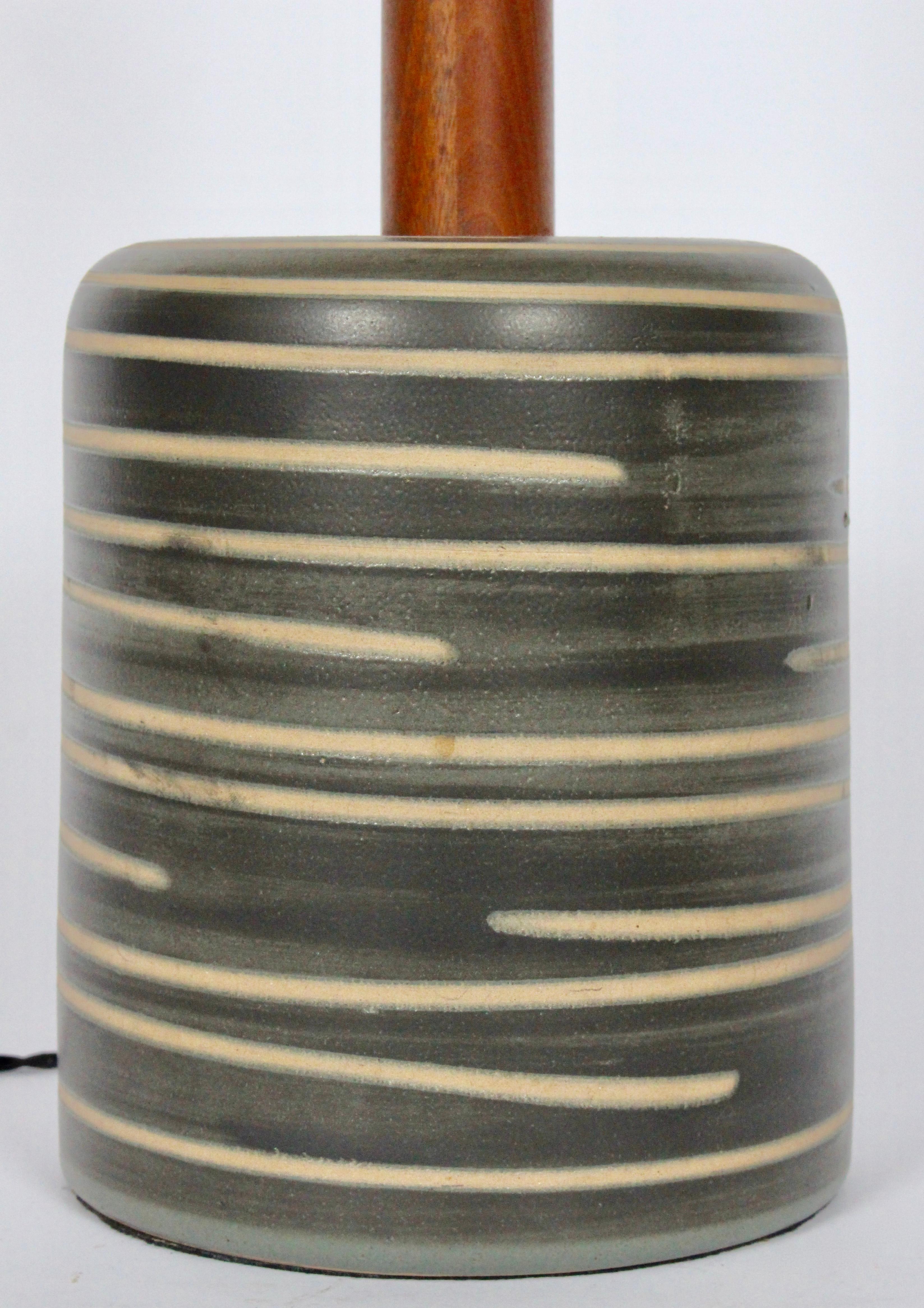 Mid-20th Century Jane & Gordon Martz Olive & Tan Banded Pottery Table Lamp For Sale