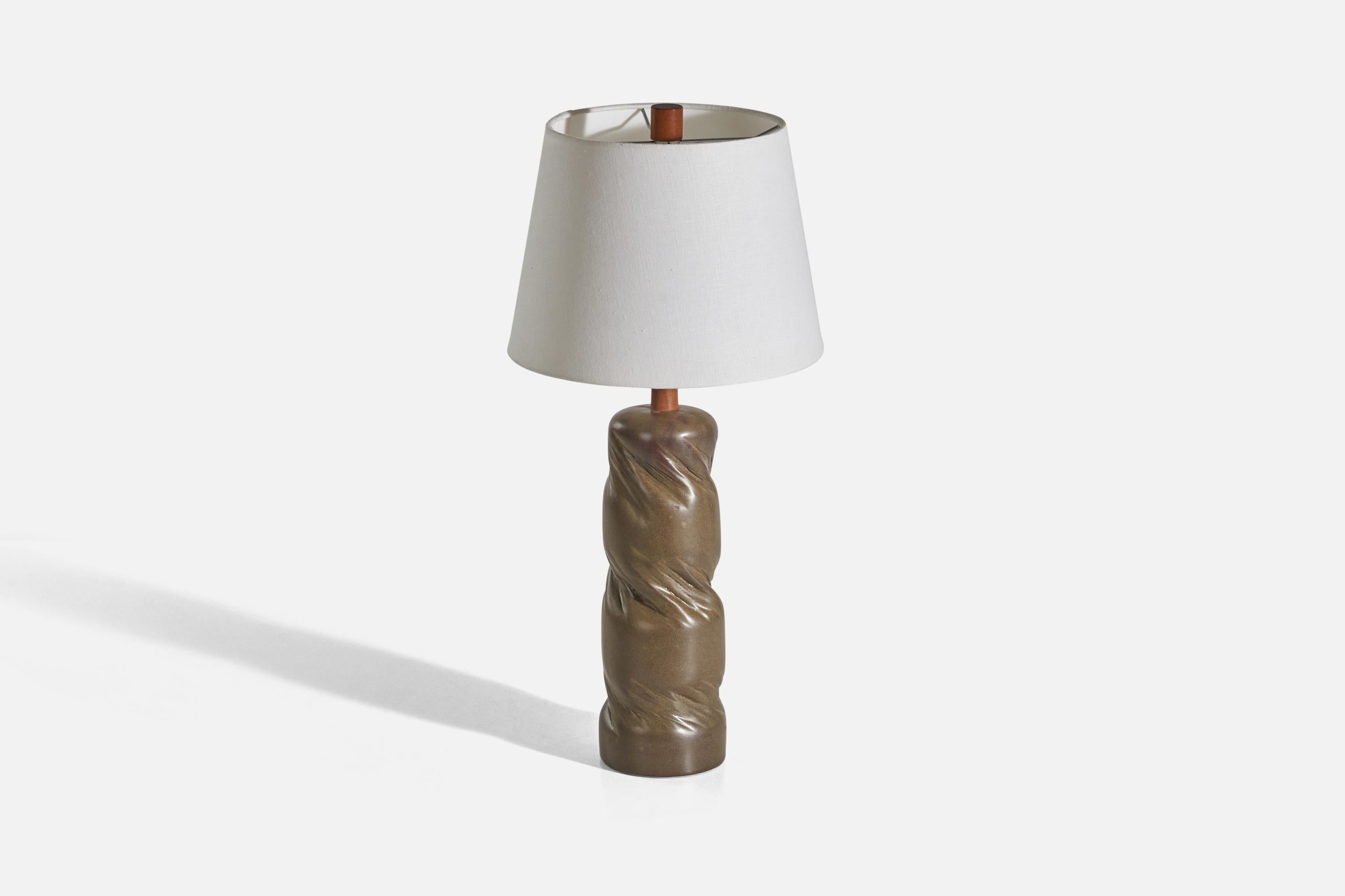 Mid-Century Modern Jane & Gordon Martz, Rare Table Lamp, Ceramic, Walnut, Marshall Studios, 1960s For Sale