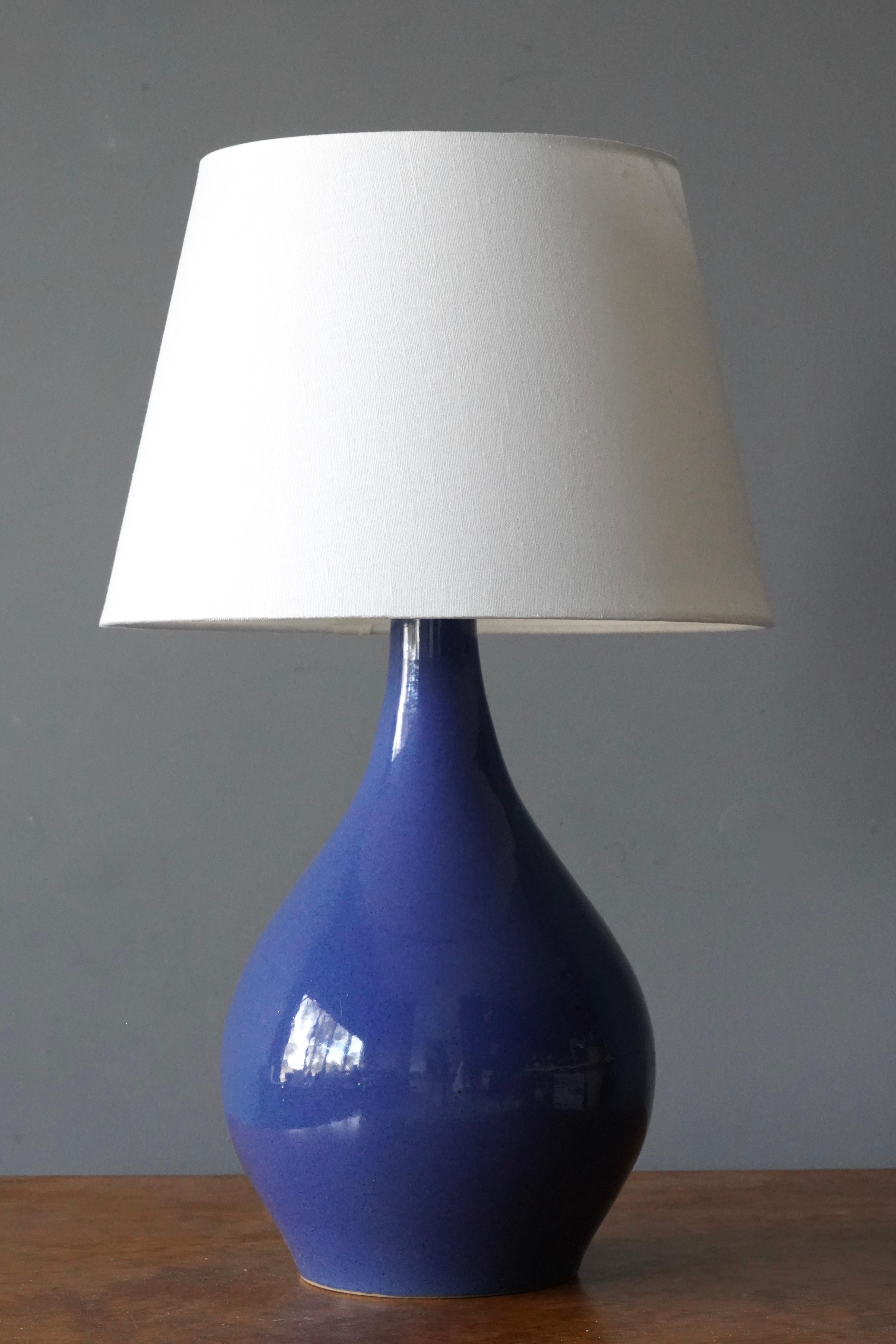 A table lamp designed by husband and wife duo Jane & Gordon Martz. Produced by Marshall Studios, Indianapolis. 

The base is slip-cast and then dipped into glaze. Base is signed.

Sold without lampshade. Stated dimensions exclude