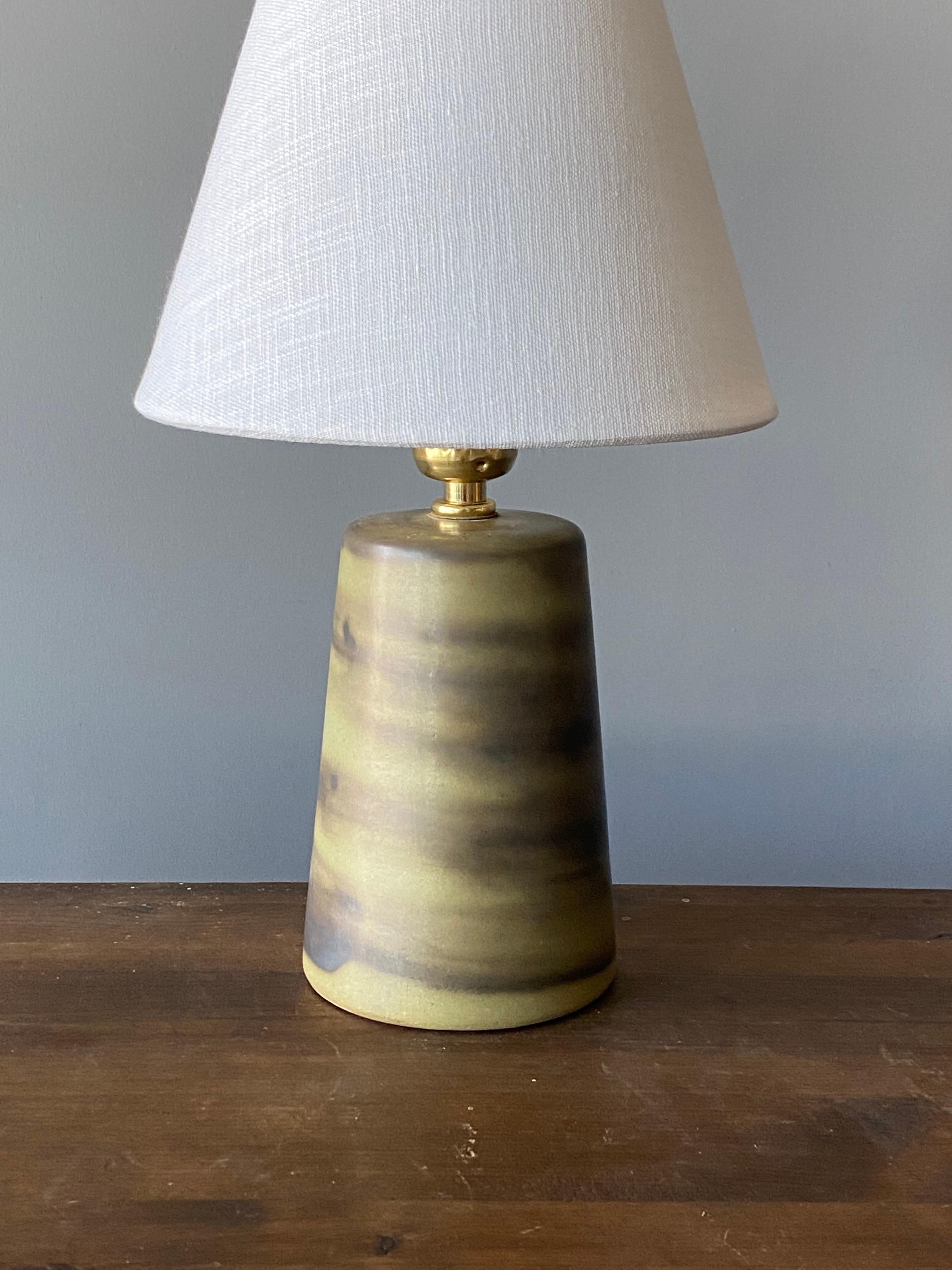 Mid-Century Modern Jane & Gordon Martz, Small Table Lamp, Ceramic, Linen Marshal Studios, 1950s
