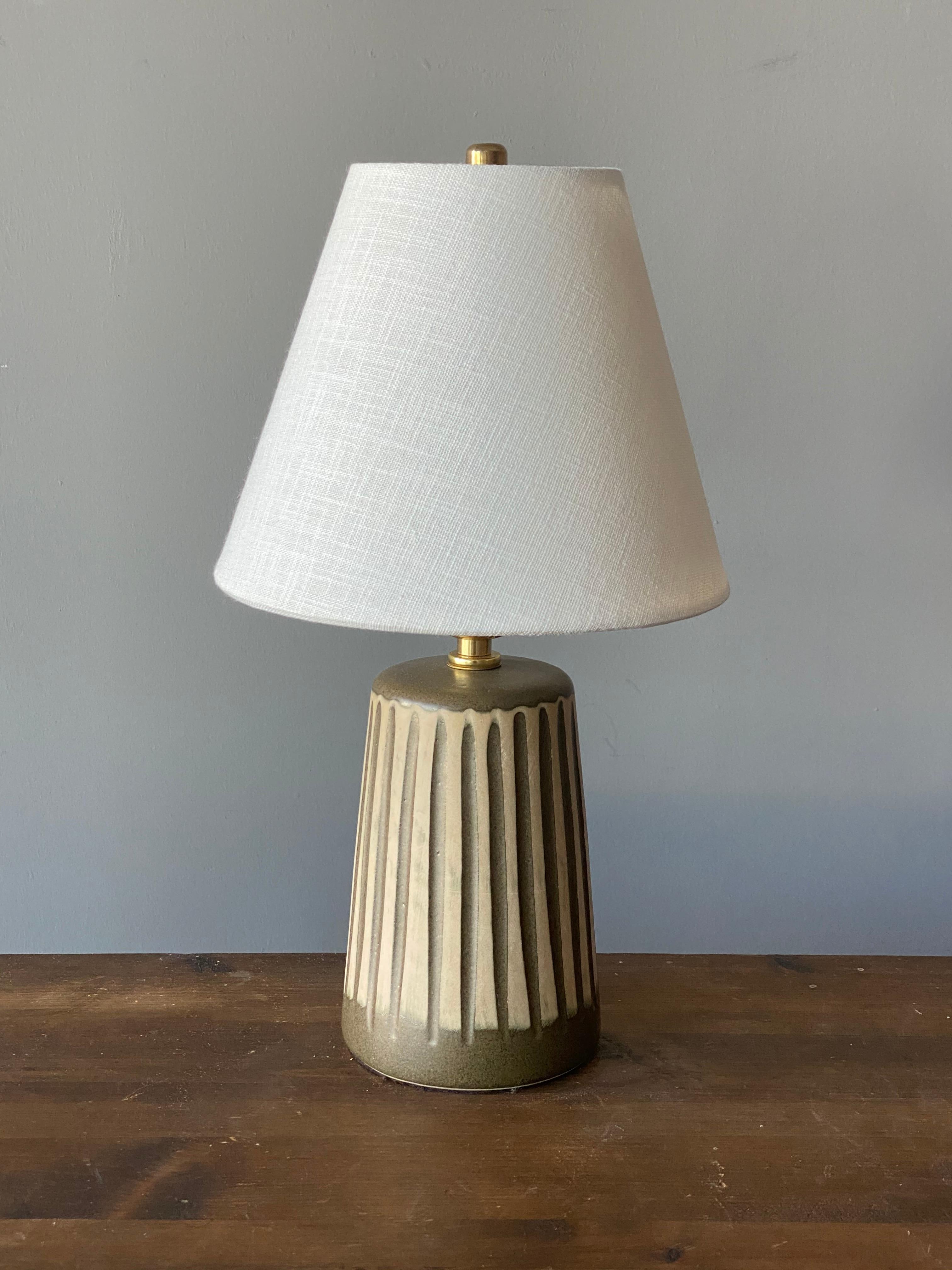 A table lamp designed by husband and wife duo Jane & Gordon Martz. Produced by Marshall Studios, Indianapolis. 

The base is slip-cast and then dipped into glaze and hand painted. Base is signed.

Lampshade on bulb-clip is not included in