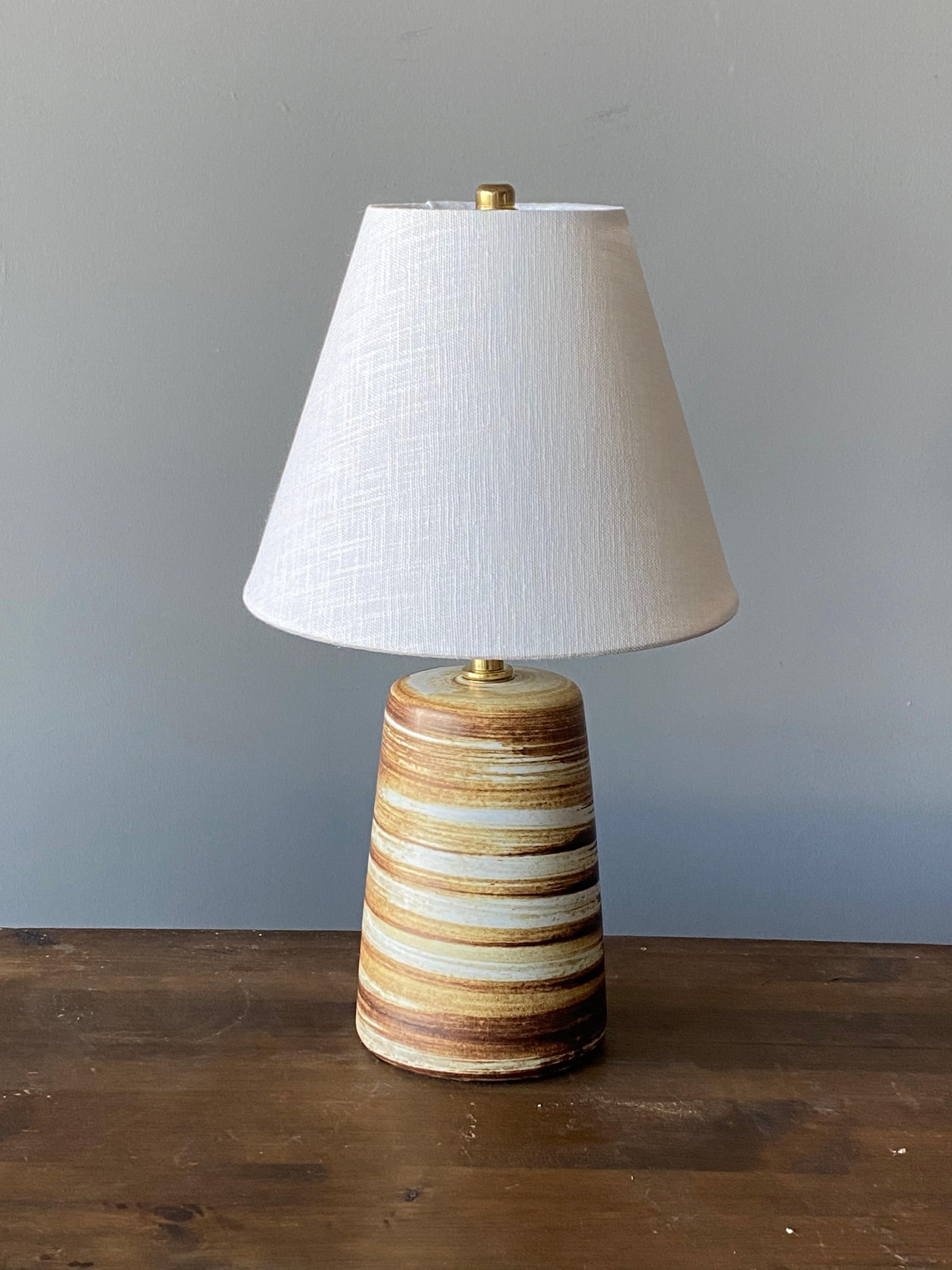 A table lamp designed by husband and wife duo Jane & Gordon Martz. Produced by Marshall Studios, Indianapolis. 

The base is slip-cast and then dipped into glaze and hand painted. Base is unsigned.

Lampshade on bulb-clip is not included in
