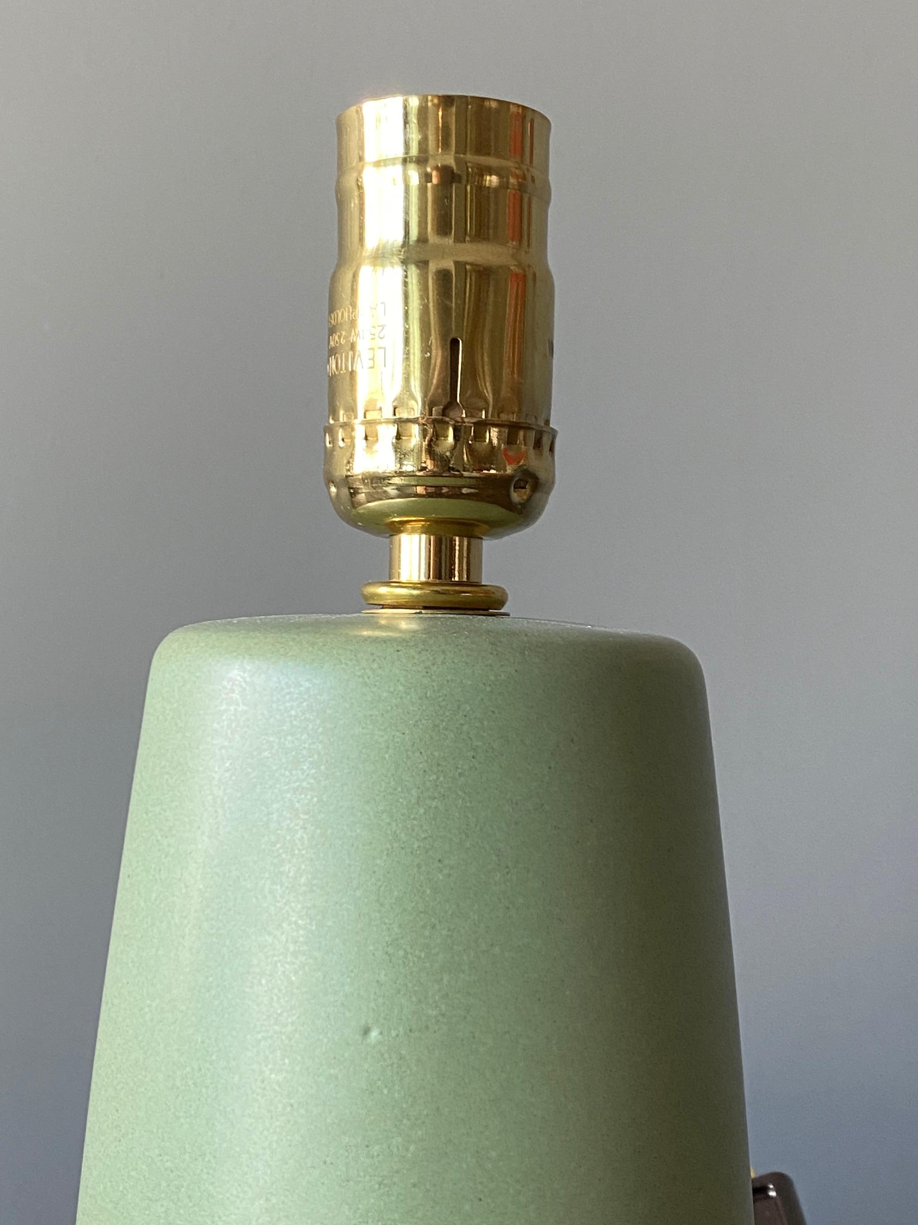 Jane & Gordon Martz, Small Table Lamp, Ceramic, Marshal Studios, America, 1950s In Good Condition In High Point, NC