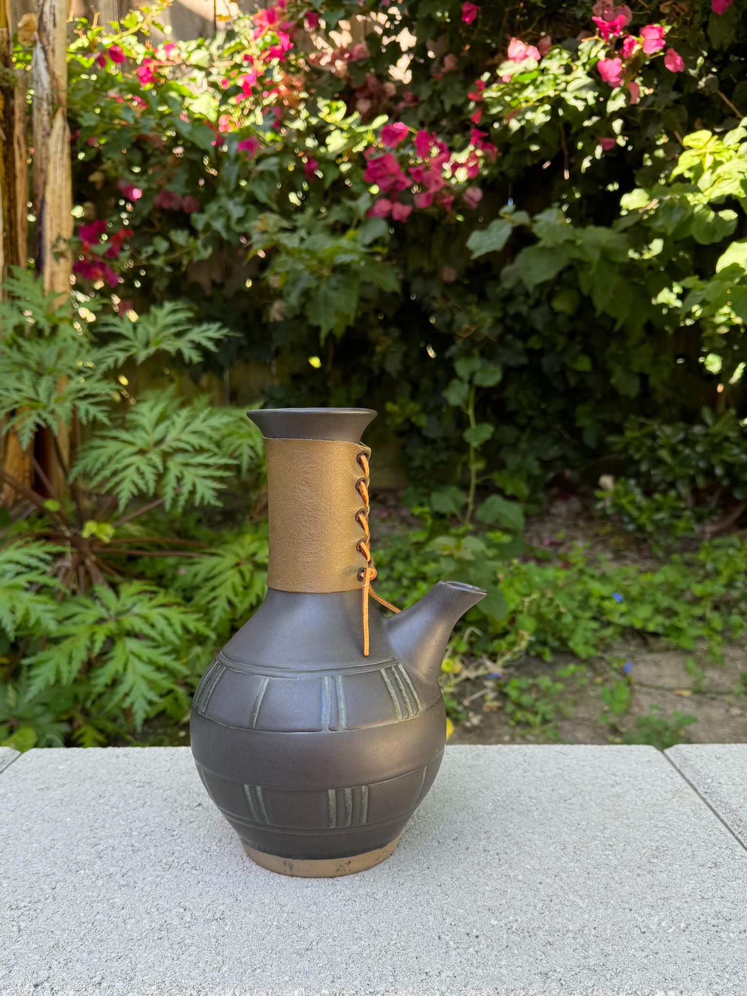 Carafe en grès de Jane & Gordon Martz pour Marshall Studios, c.1965 en vente 4