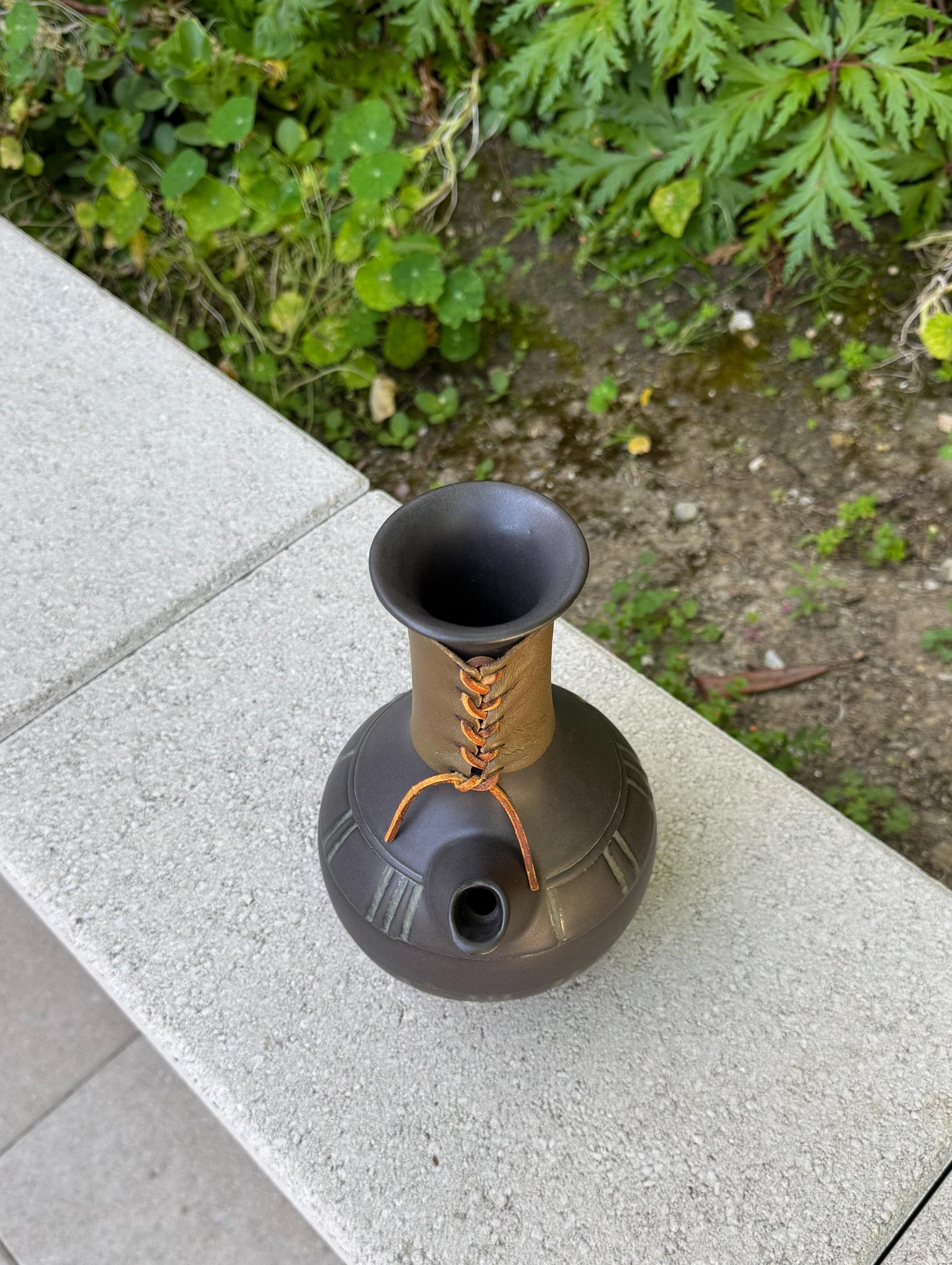 Carafe en grès de Jane & Gordon Martz pour Marshall Studios, c.1965 en vente 5