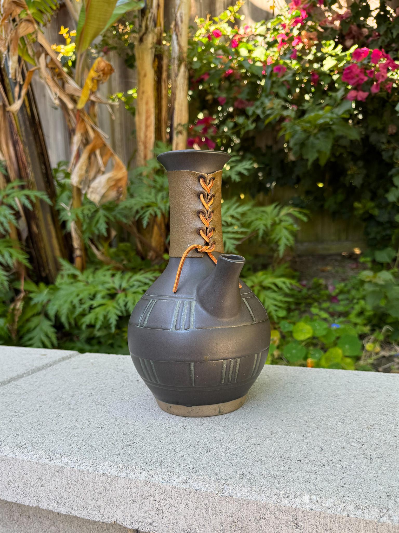Carafe en grès de Jane & Gordon Martz pour Marshall Studios, c.1965 en vente 8
