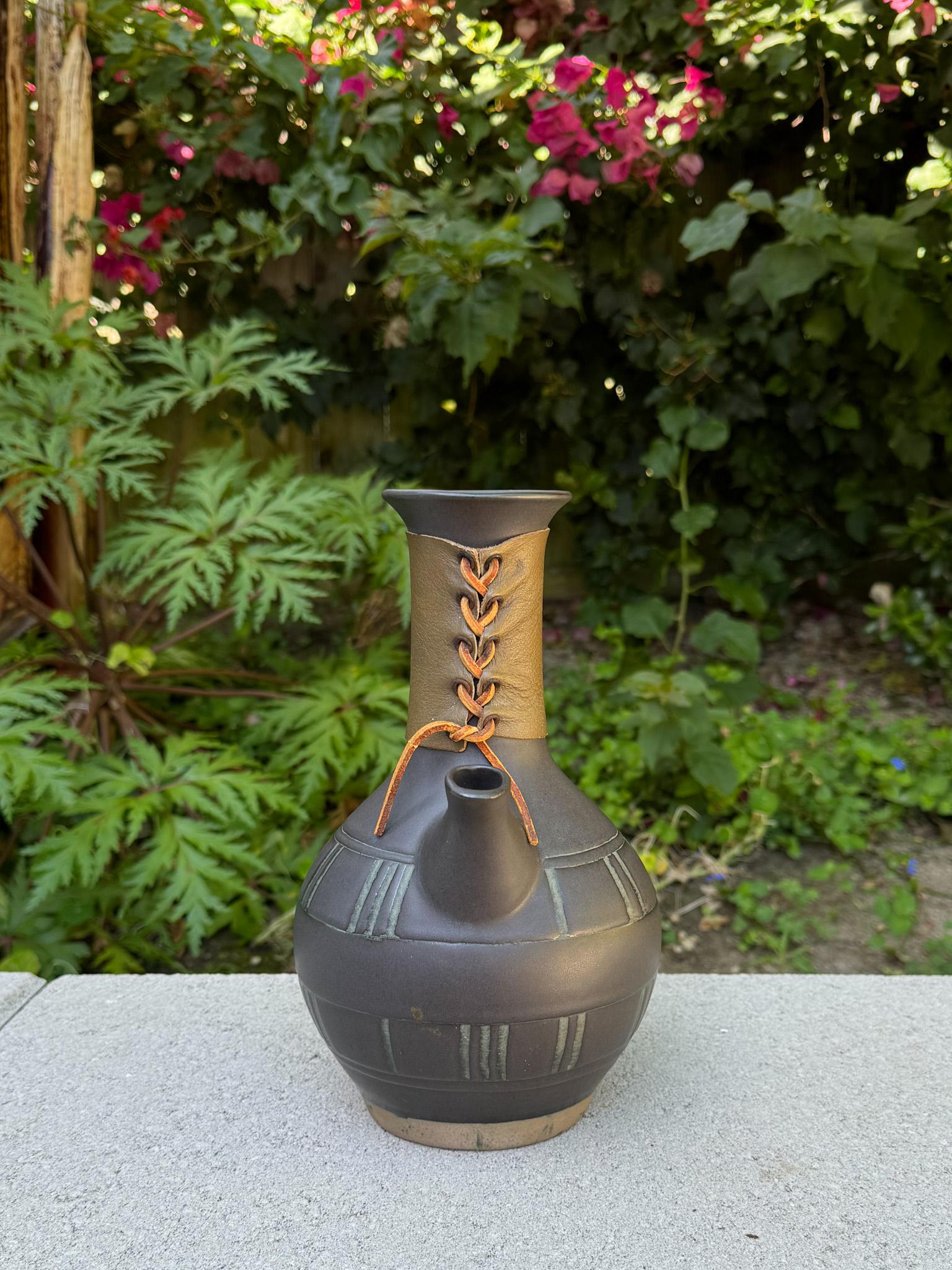 Mid-Century Modern Carafe en grès de Jane & Gordon Martz pour Marshall Studios, c.1965 en vente