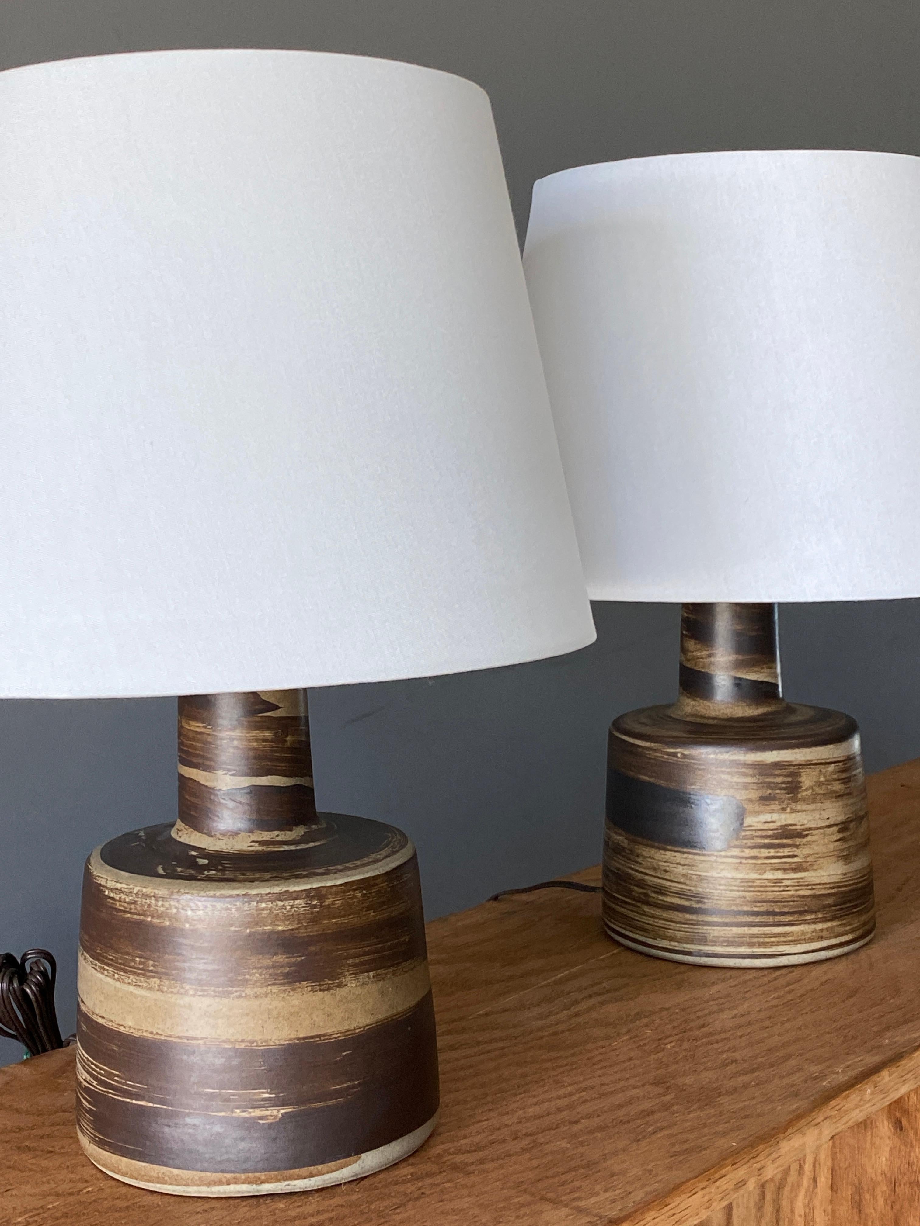 Mid-Century Modern Jane & Gordon Martz, Pair of Table Lamps, Brown Ceramic, Marshal Studios, 1950s