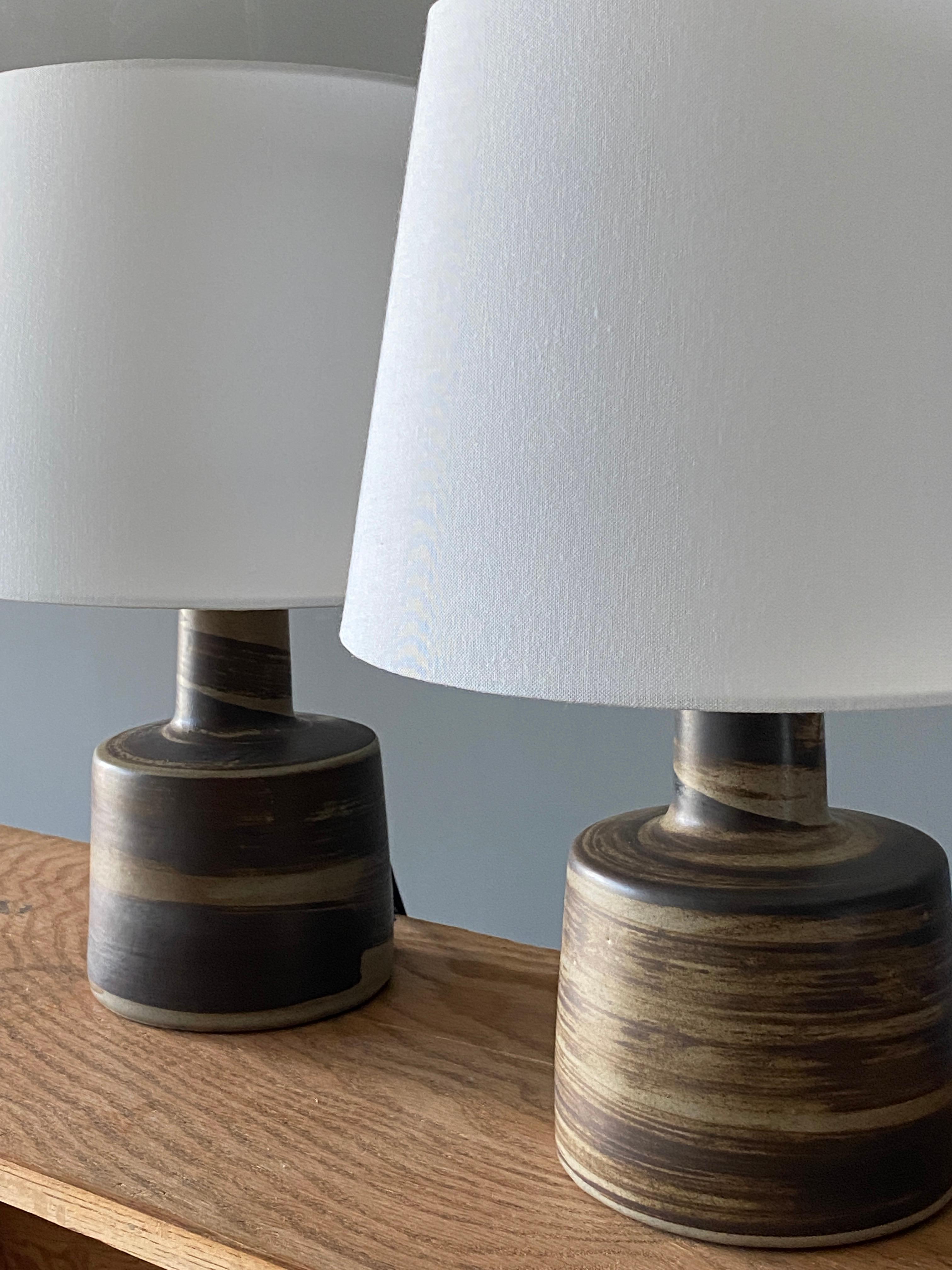 Jane & Gordon Martz, Pair of Table Lamps, Brown Ceramic, Marshal Studios, 1950s In Good Condition In High Point, NC