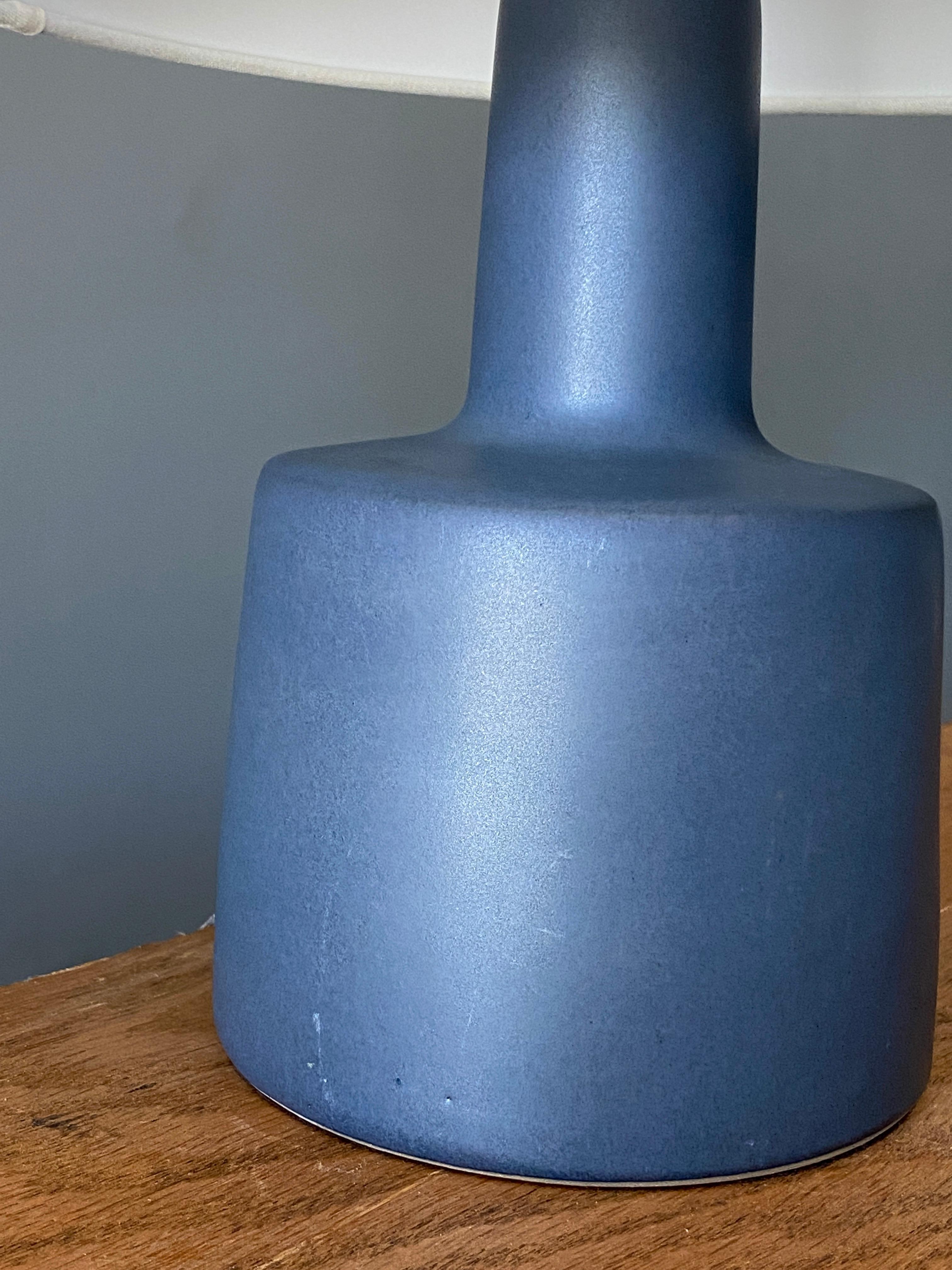 Jane & Gordon Martz, Table Lamp, Blue Ceramic, Marshal Studios, 1950s In Good Condition In High Point, NC