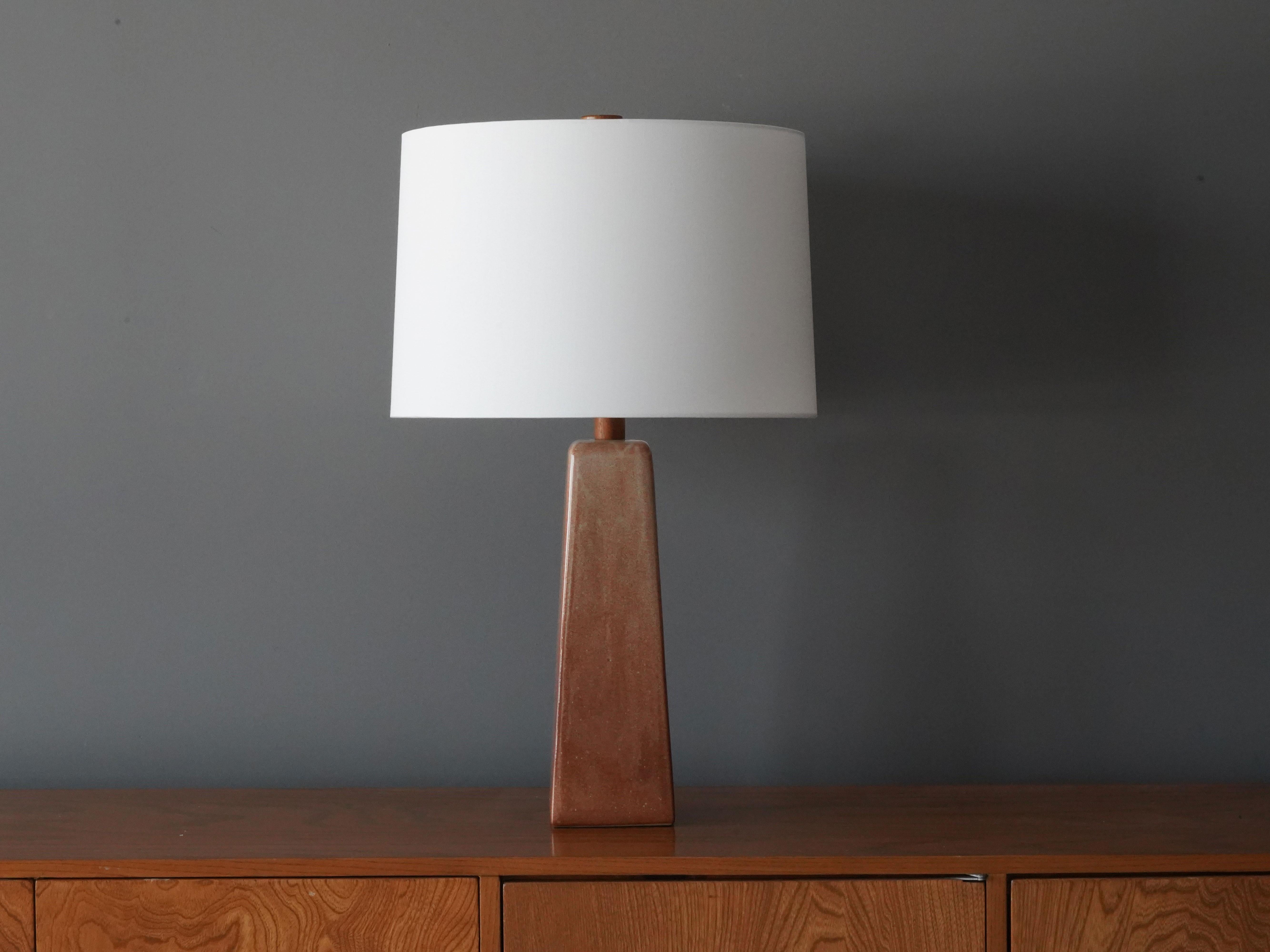 A brown ceramic table lamp designed by husband and wife duo Jane & Gordon Martz. Produced by Marshall Studios, Indianapolis. 

Base is slip-cast and then dipped into glaze. Design also incorporates exquisite walnut neck and finial. Base is signed.