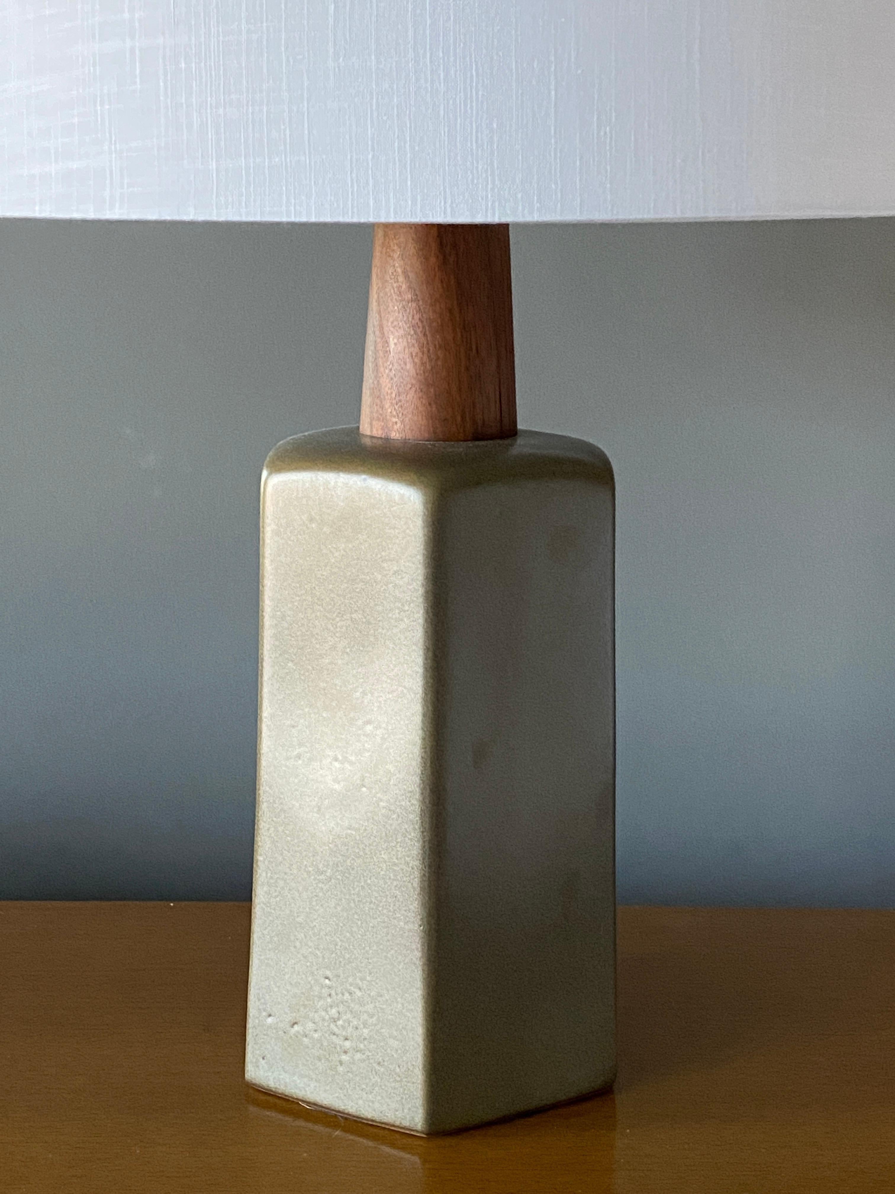 Mid-Century Modern Jane & Gordon Martz, Table Lamp, Ceramic, Walnut, Linen Marshal Studios, 1950s