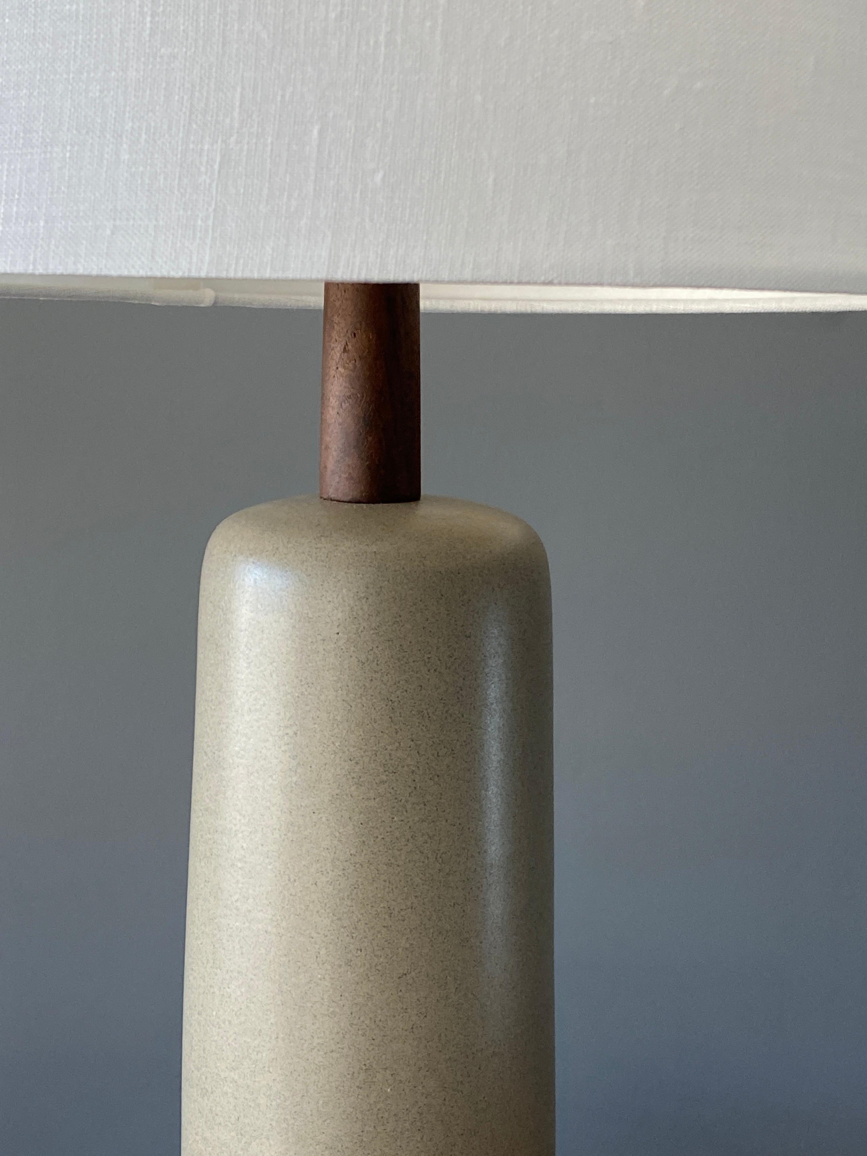 Jane & Gordon Martz, Table Lamp, Ceramic, Walnut, Linen Marshal Studios, 1950s In Good Condition In High Point, NC