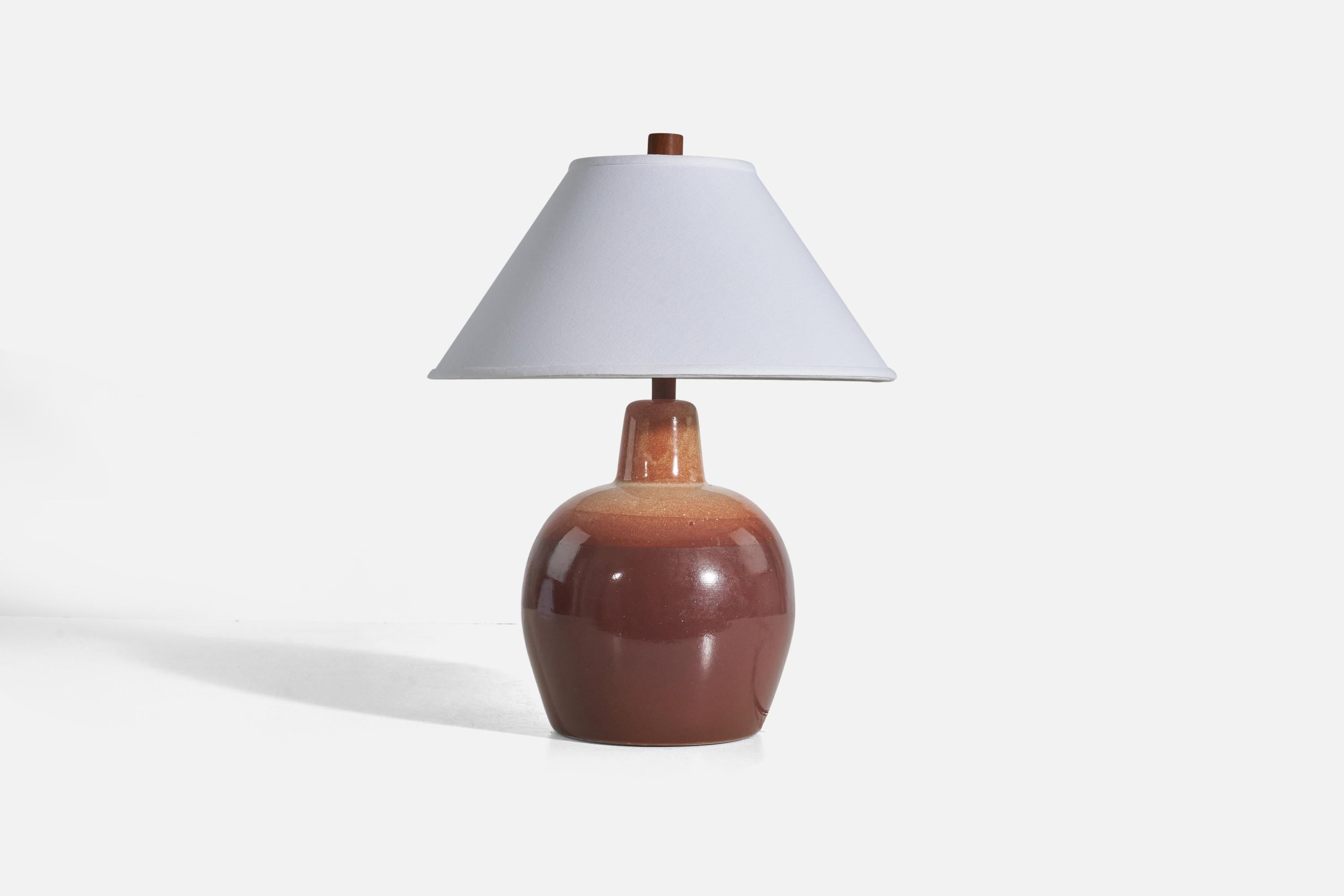 A brown ceramic and walnut table lamp designed by Jane & Gordon Martz and produced by Marshall Studios, Indianapolis, 1950s.

Sold without Lampshade
Dimensions of Lamp (inches) : 15.62 x 9.56 x 9.56 (Height x Width x Depth)
Dimensions of Lampshade