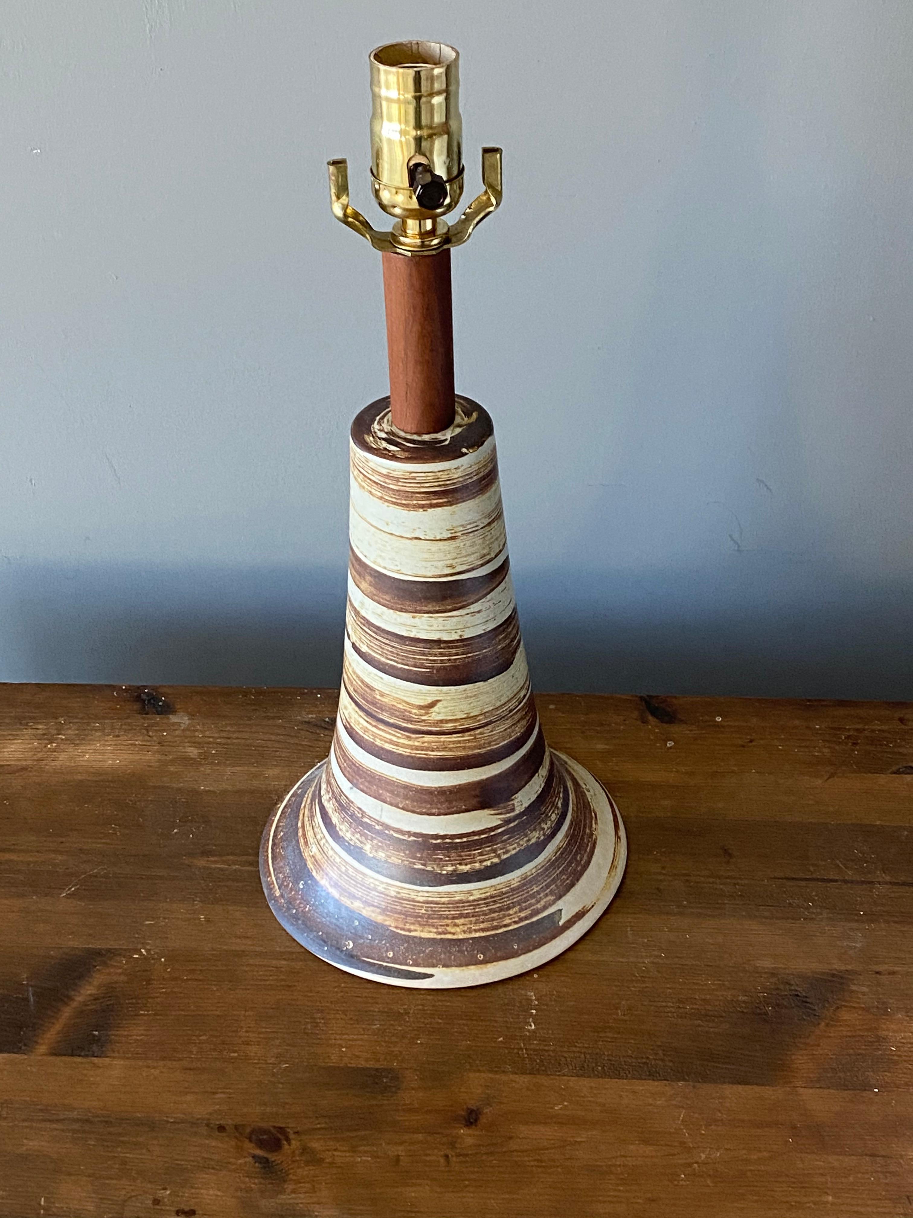 Mid-Century Modern Jane & Gordon Martz, Table Lamp, Ceramic, Walnut, Marshal Studios, 1950s