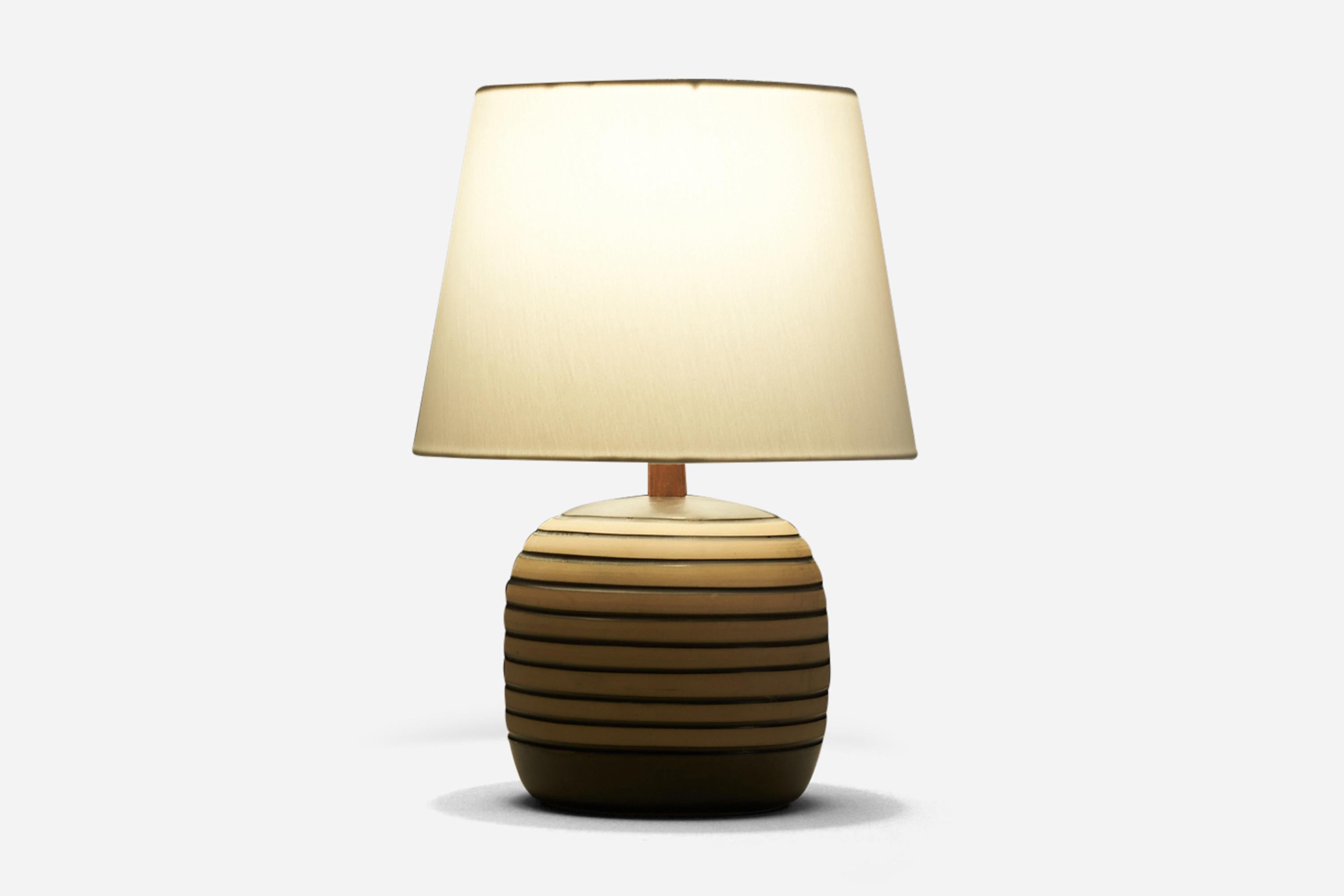 American Jane & Gordon Martz, Table Lamp, Ceramic, Walnut,  Marshal Studios, 1950s For Sale