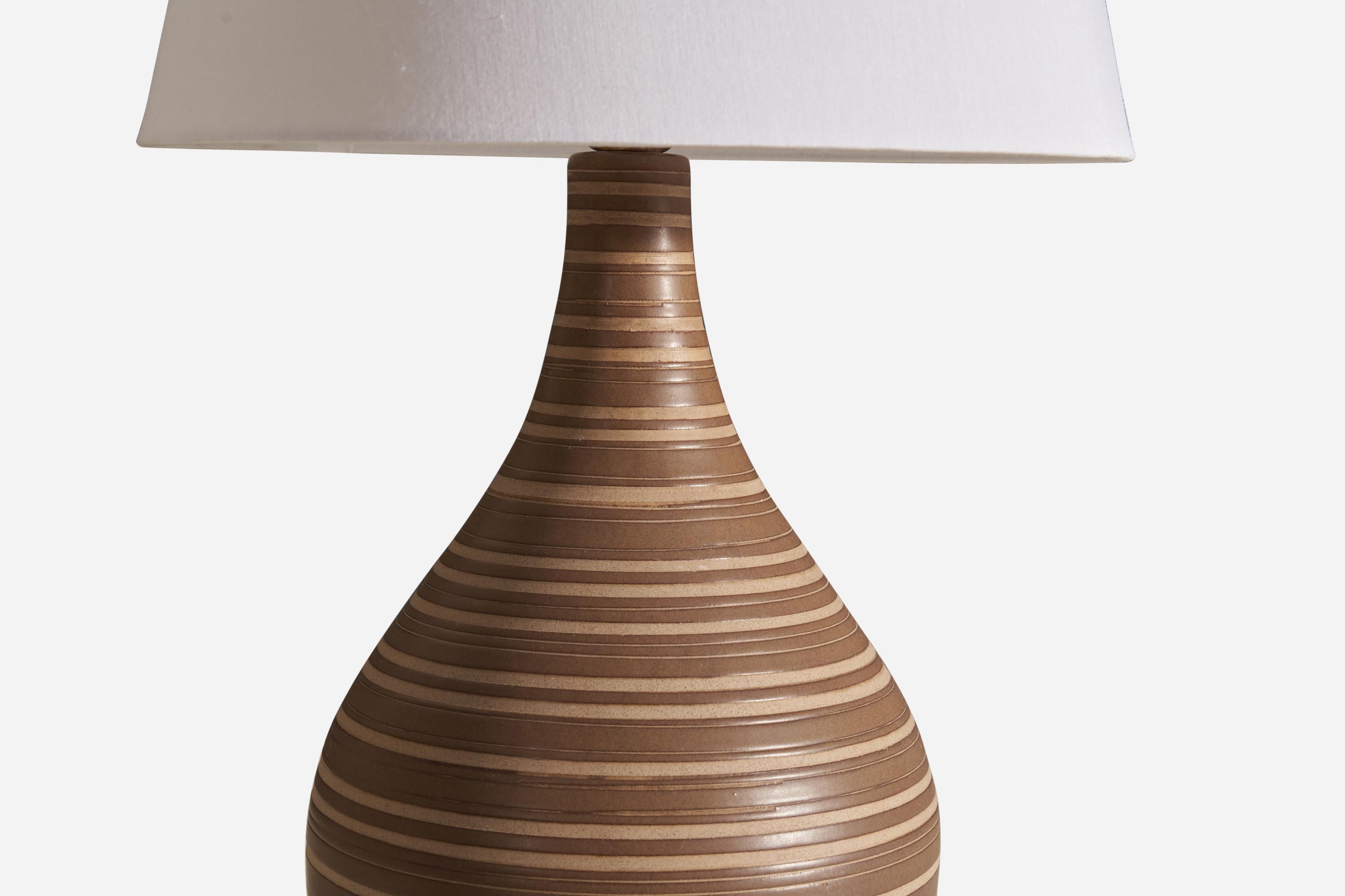 Mid-Century Modern Jane & Gordon Martz, Table Lamp, Ceramic, Walnut, Marshall Studios, 1960s For Sale