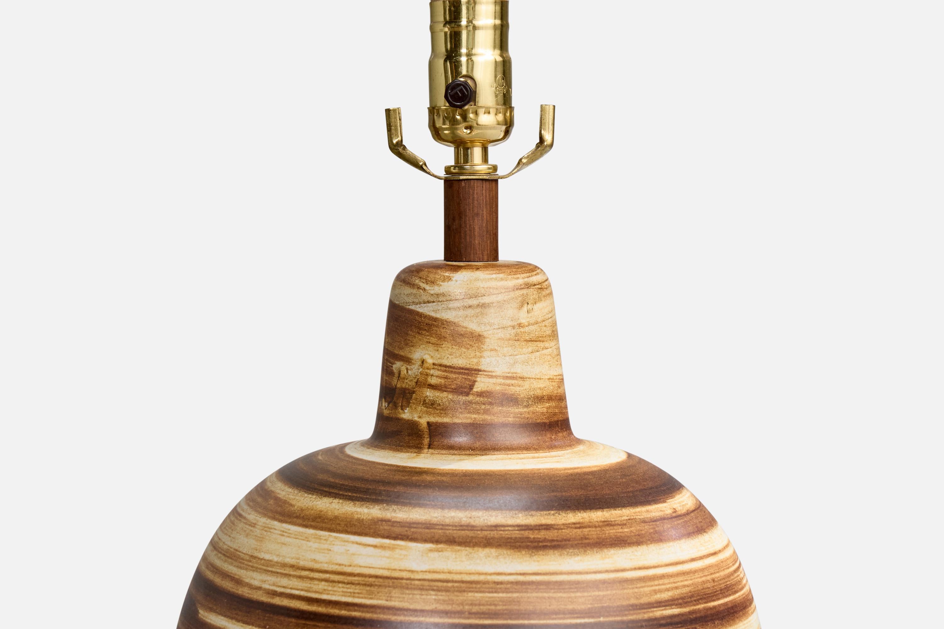 Jane & Jane Martz, Lampada da tavolo, Ceramica, Noce, USA, anni '1950 In condizioni buone in vendita a High Point, NC