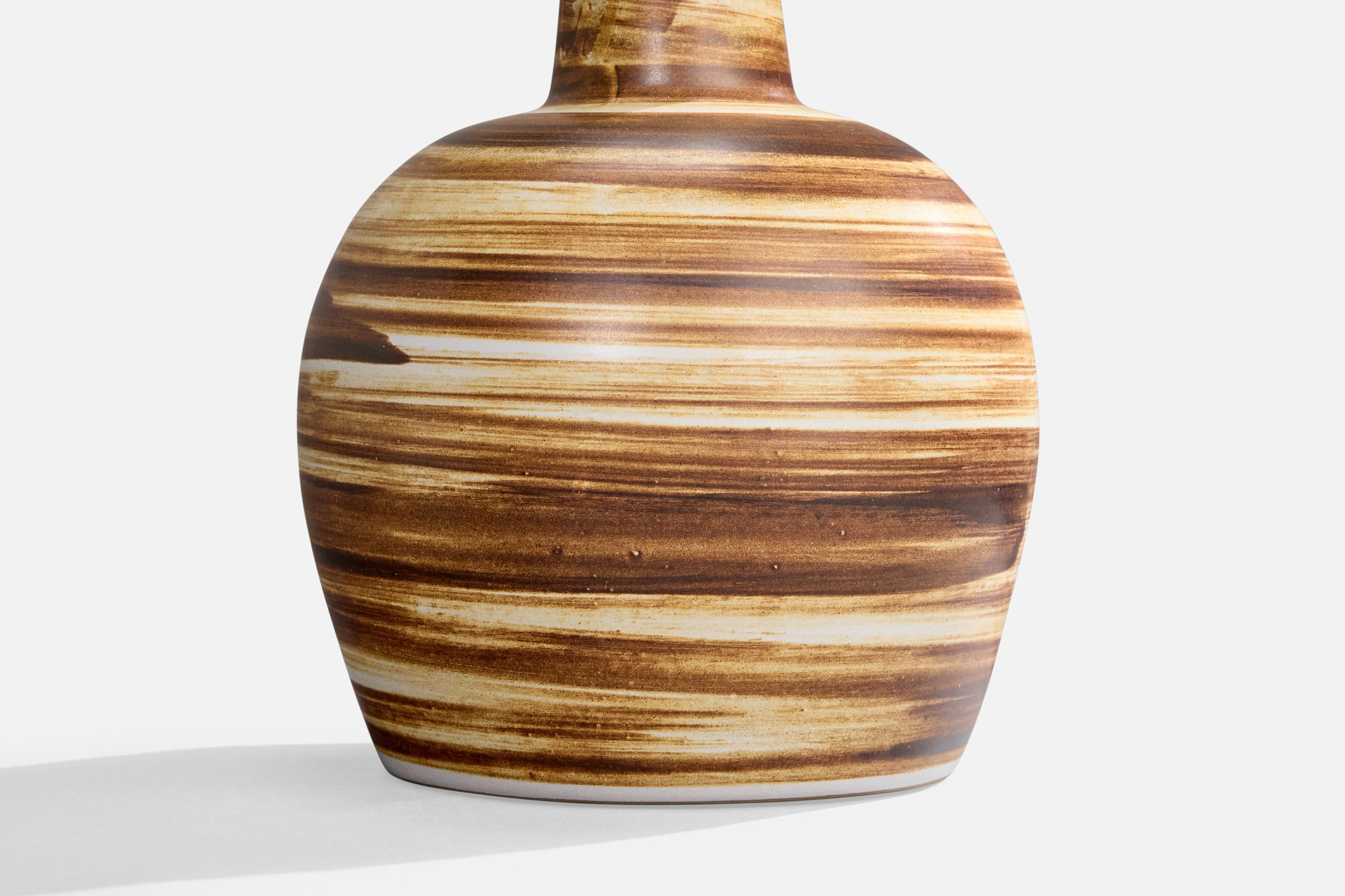 Metà XX secolo Jane & Jane Martz, Lampada da tavolo, Ceramica, Noce, USA, anni '1950 in vendita