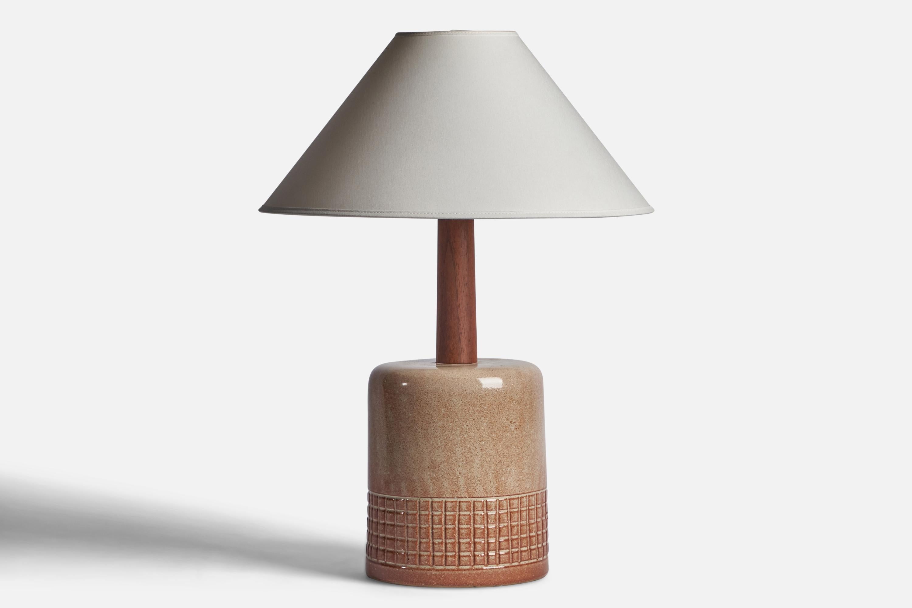An beige-glazed ceramic and walnut table lamp designed by Jane & Gordon Martz and produced by Marshall Studios, USA, 1960s.

Dimensions of Lamp (inches): 17.5” H x 7.45” Diameter

Dimensions of Shade (inches): 4.5” Top Diameter x 16” Bottom Diameter