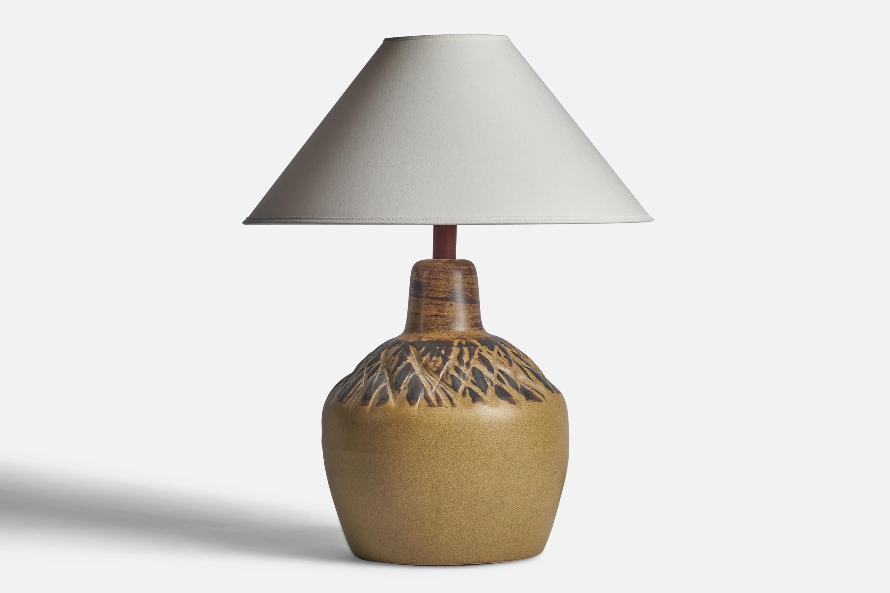 A beige and black-glazed ceramic and walnut table lamp designed by Jane & Gordon Martz and produced by Marshall Studios, USA, 1960s.

Dimensions of Lamp (inches): 16” H x 9.2” Diameter
Dimensions of Shade (inches): 4.5” Top Diameter x 16” Bottom