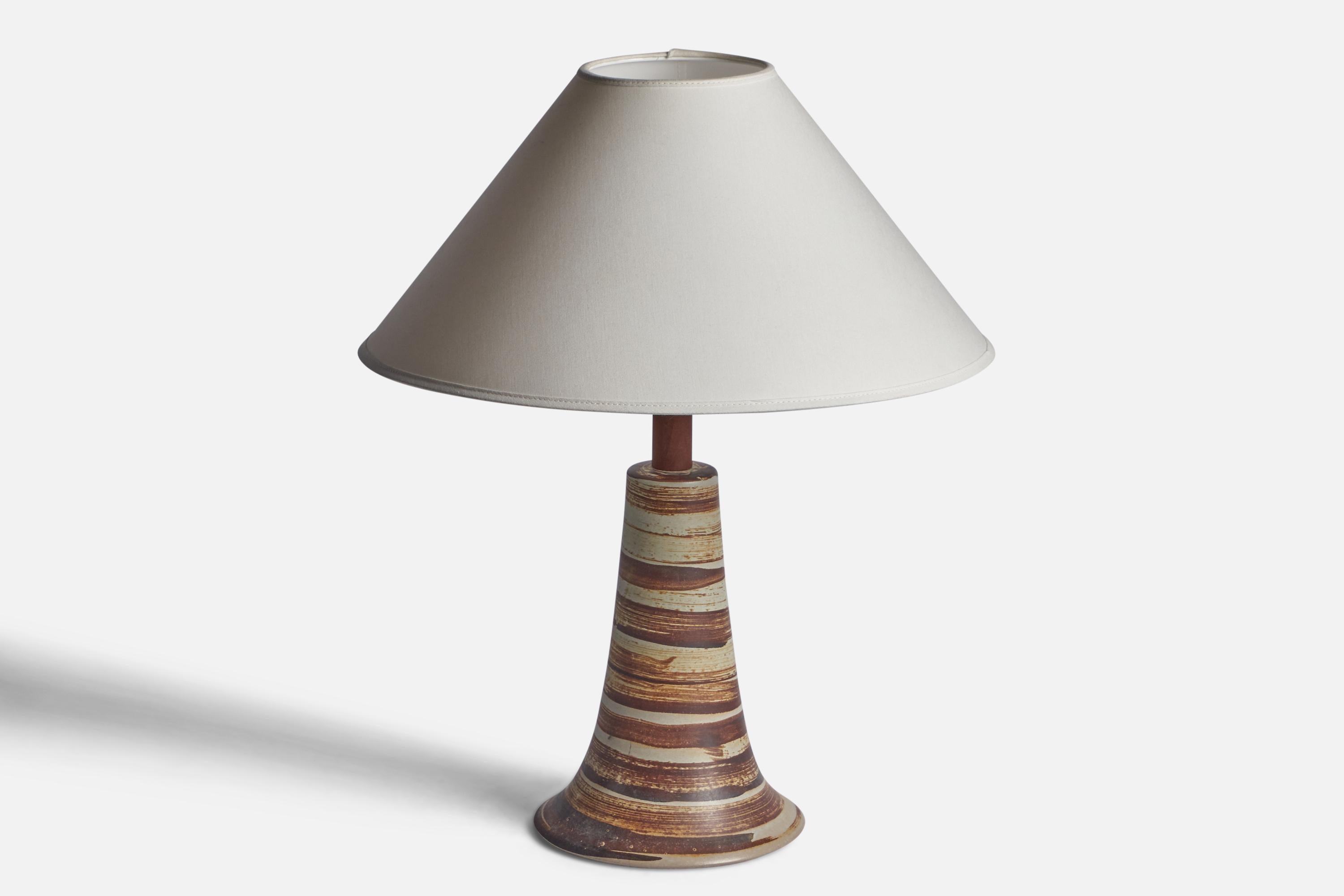 Mid-Century Modern Jane & Gordon Martz, Table Lamp, Ceramic, Walnut, USA, 1960s For Sale