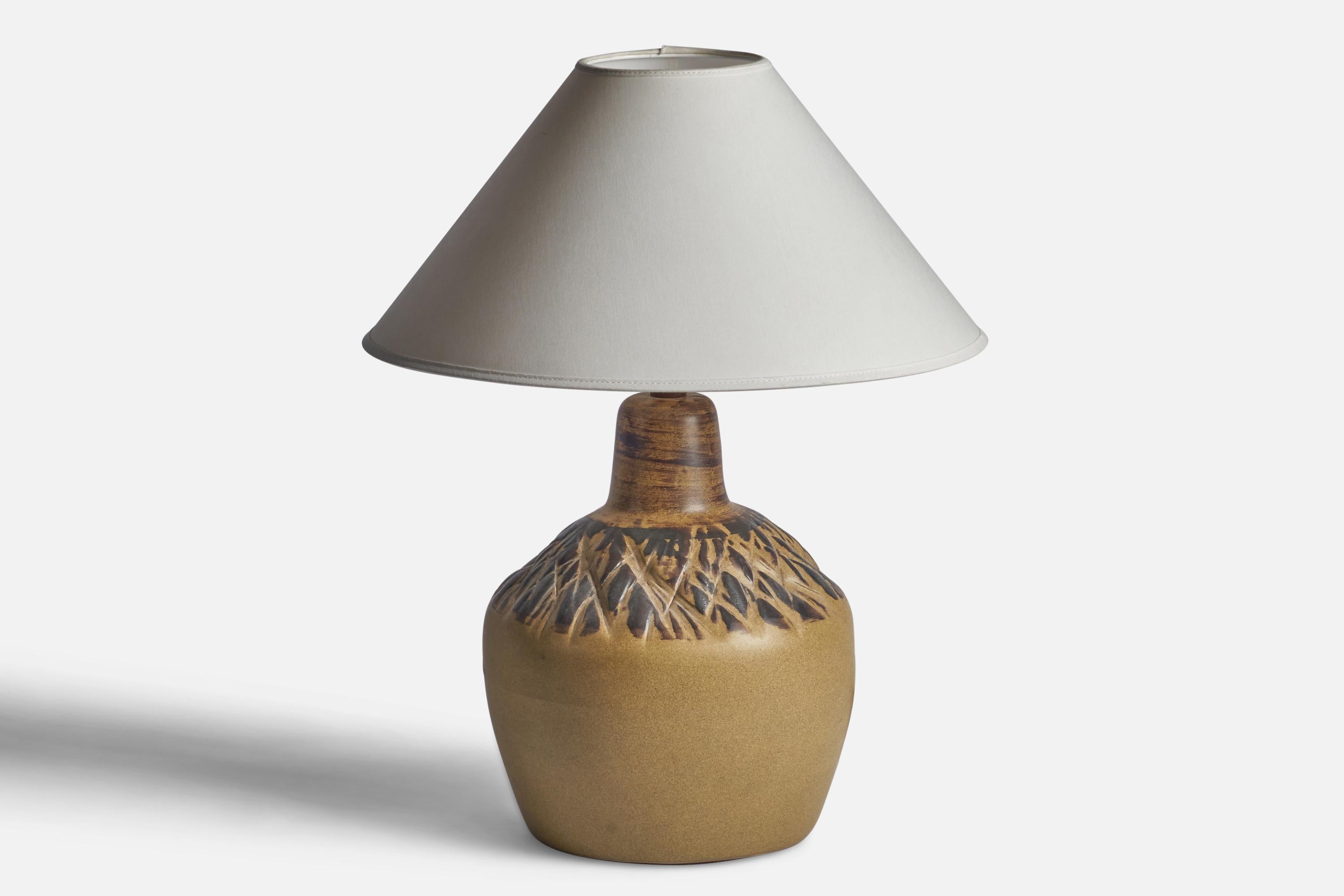 Mid-Century Modern Jane & Gordon Martz, Table Lamp, Ceramic, Walnut, USA, 1960s For Sale