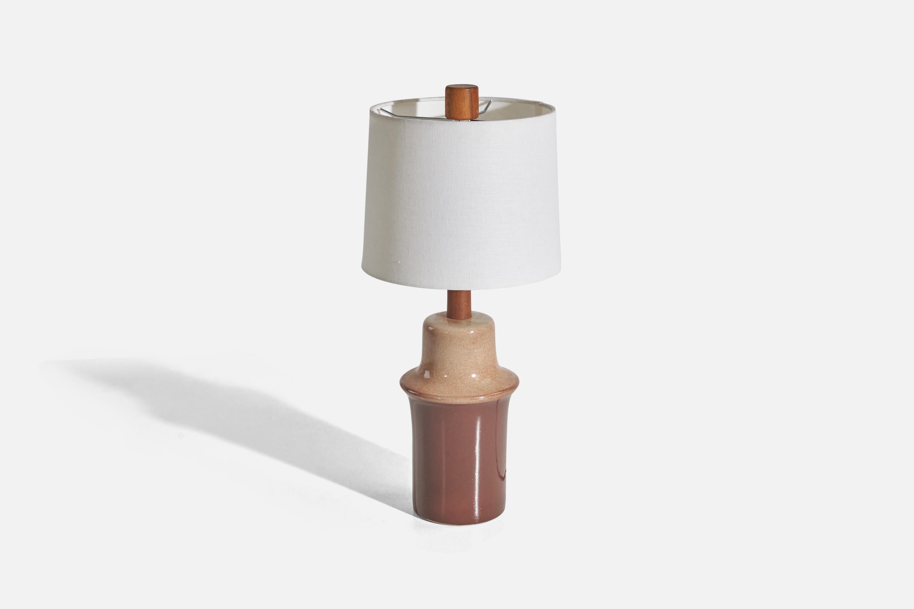 Mid-Century Modern Jane & Gordon Martz, Table Lamp, Ceramic, Walnut, USA, 1960s For Sale
