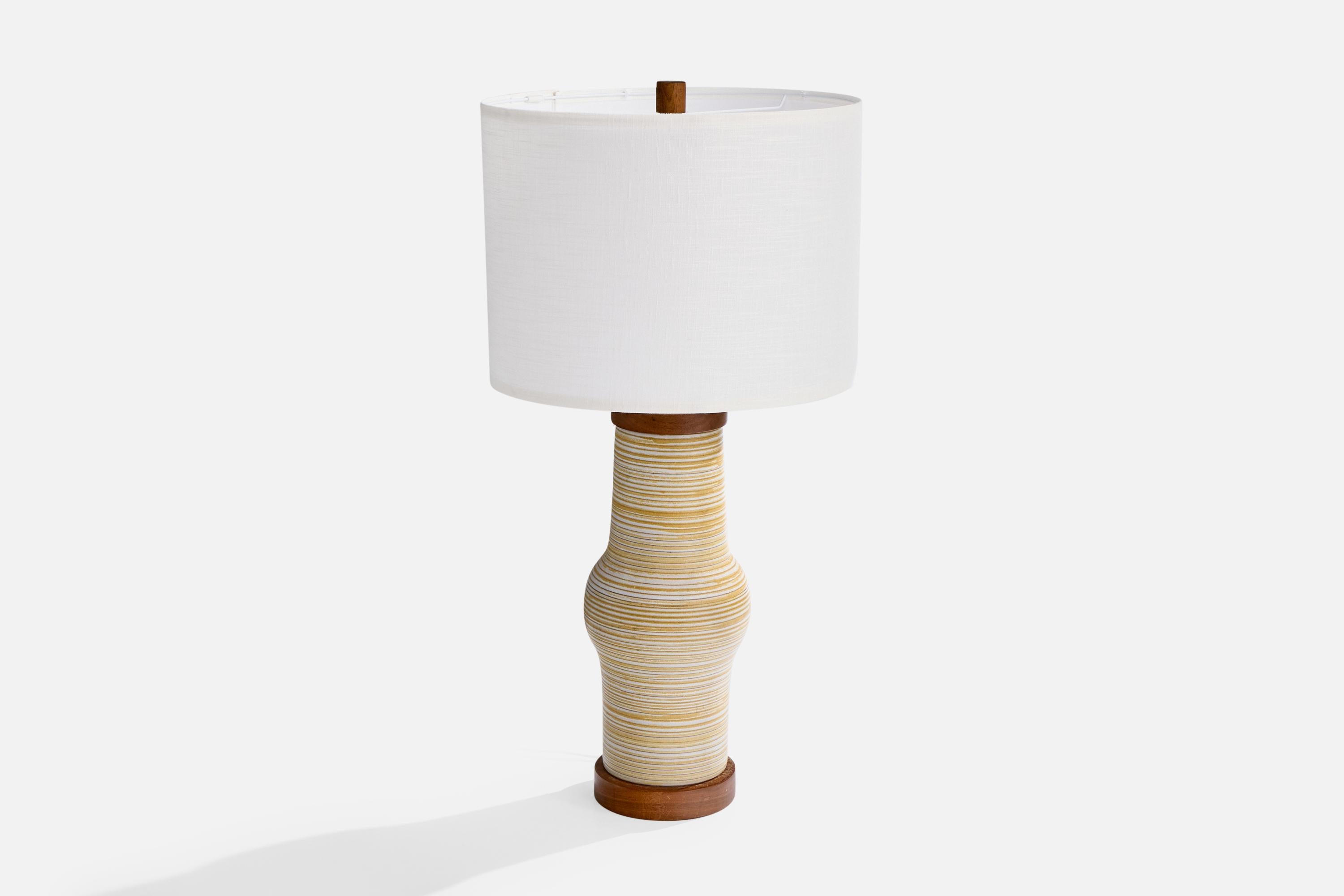 Mid-Century Modern Jane & Gordon Martz, Table Lamp, Ceramic, Walnut, USA, 1960s For Sale