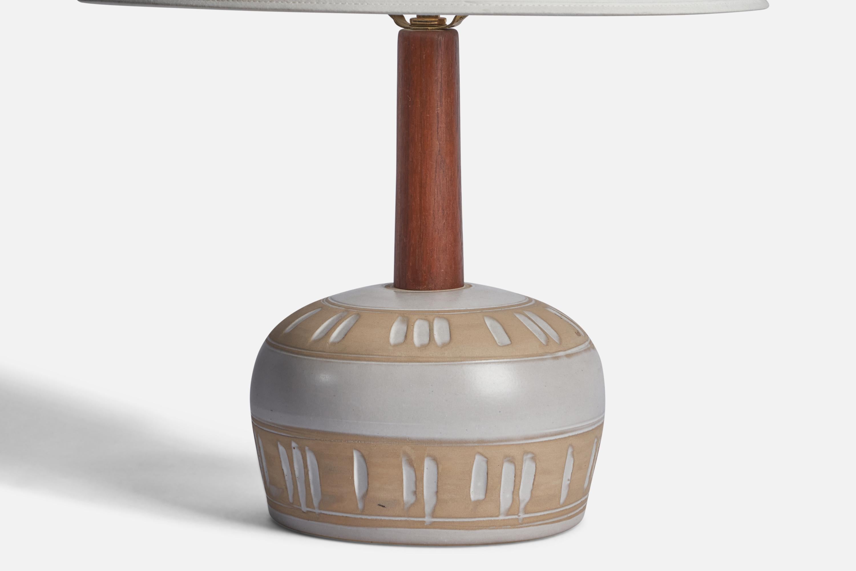 American Jane & Gordon Martz, Table Lamp, Ceramic, Walnut, USA, 1960s For Sale