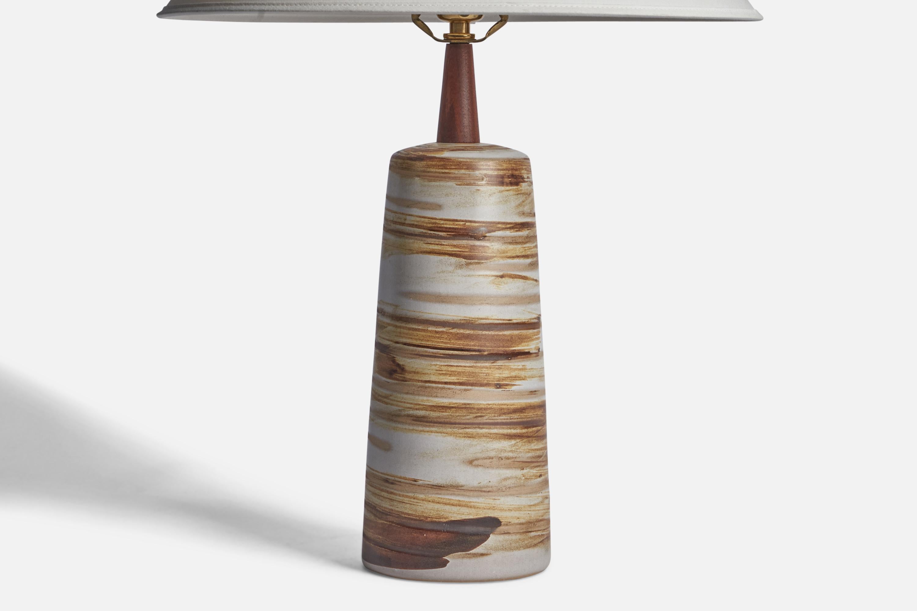 Américain Jane & Jane Martz, lampe de table, céramique, noyer, États-Unis, années 1960 en vente
